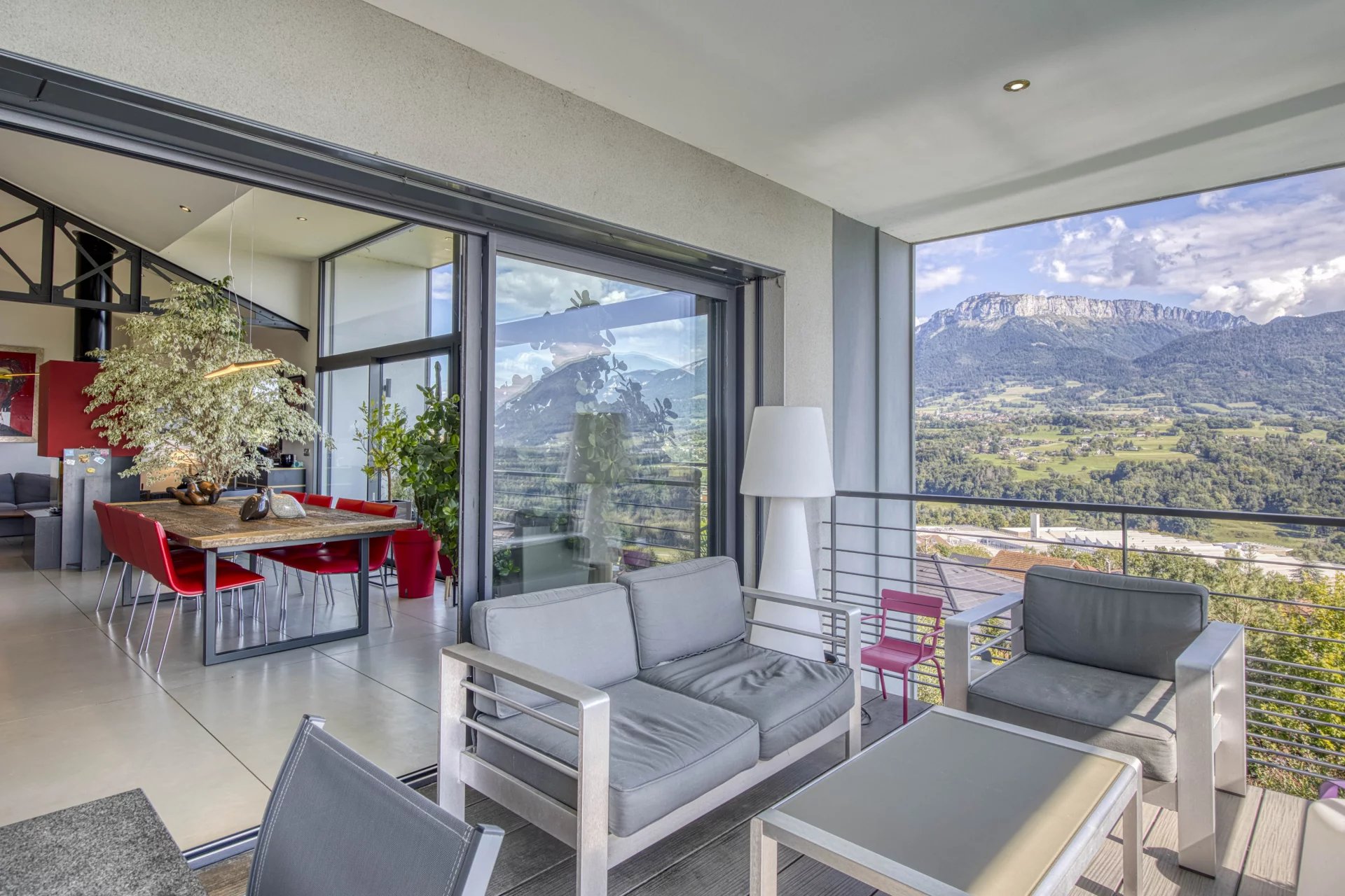 15552249-85282831-10