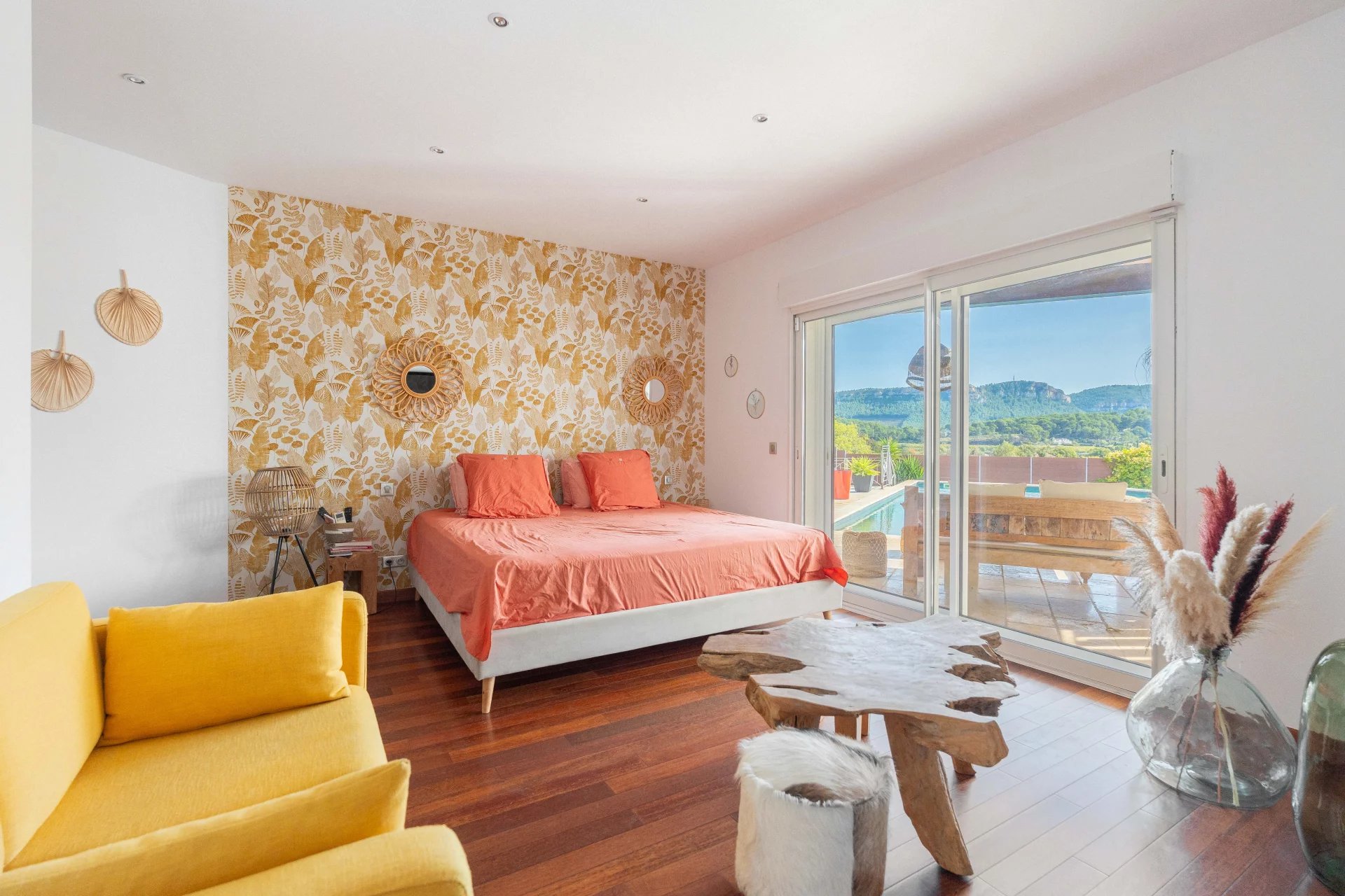 13712134-85356747-11