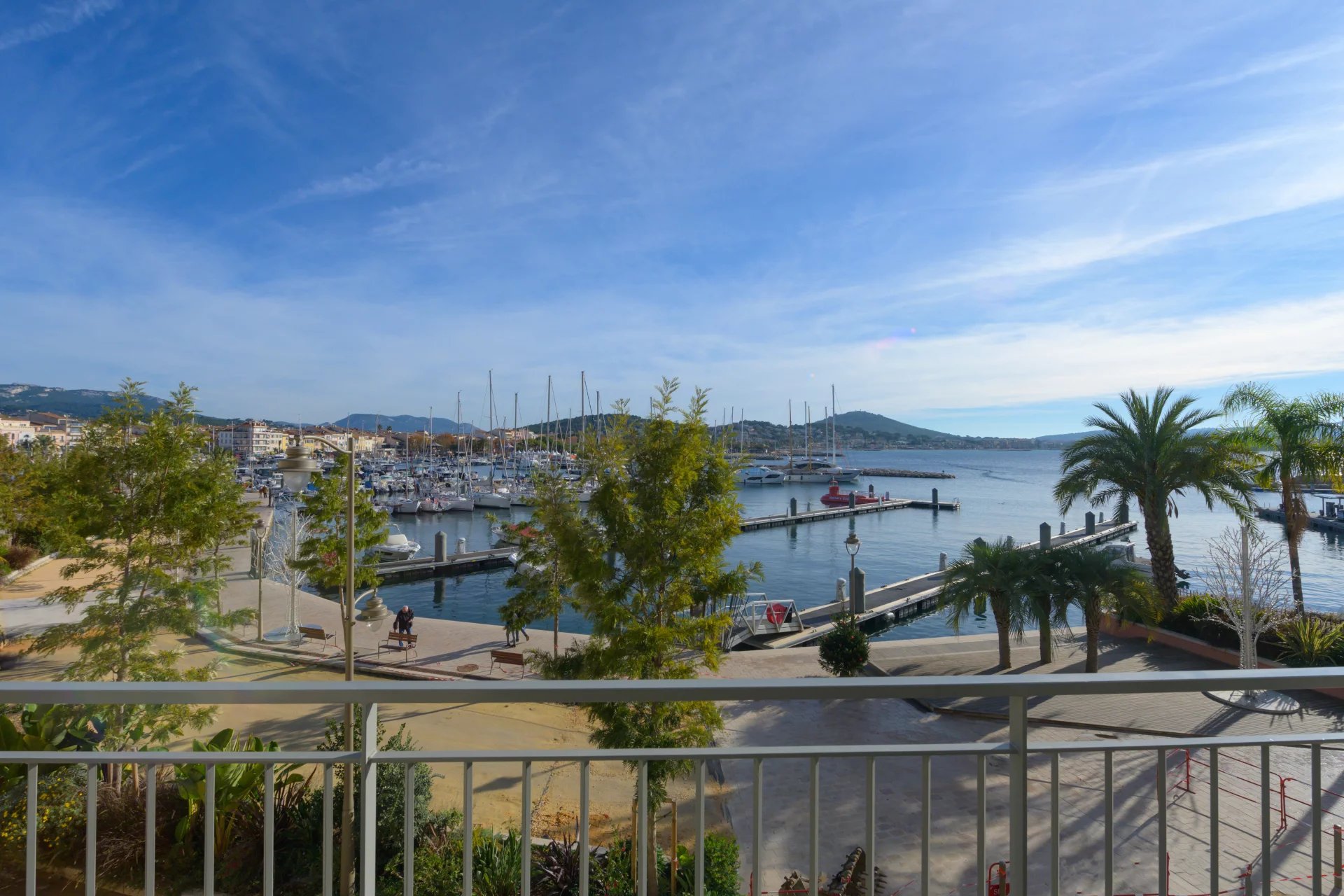 13360979-85390981-11