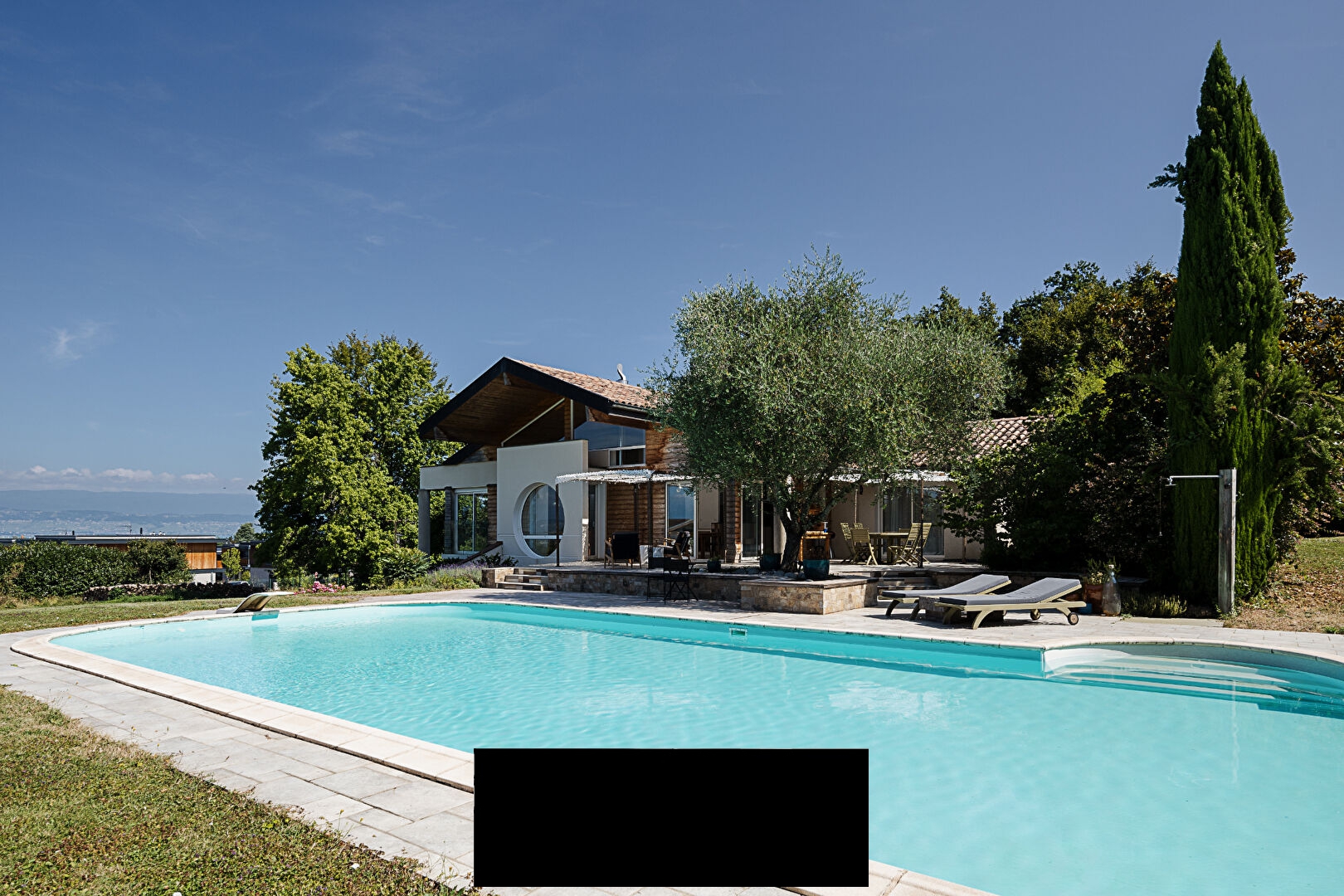 12840316-57960145-10