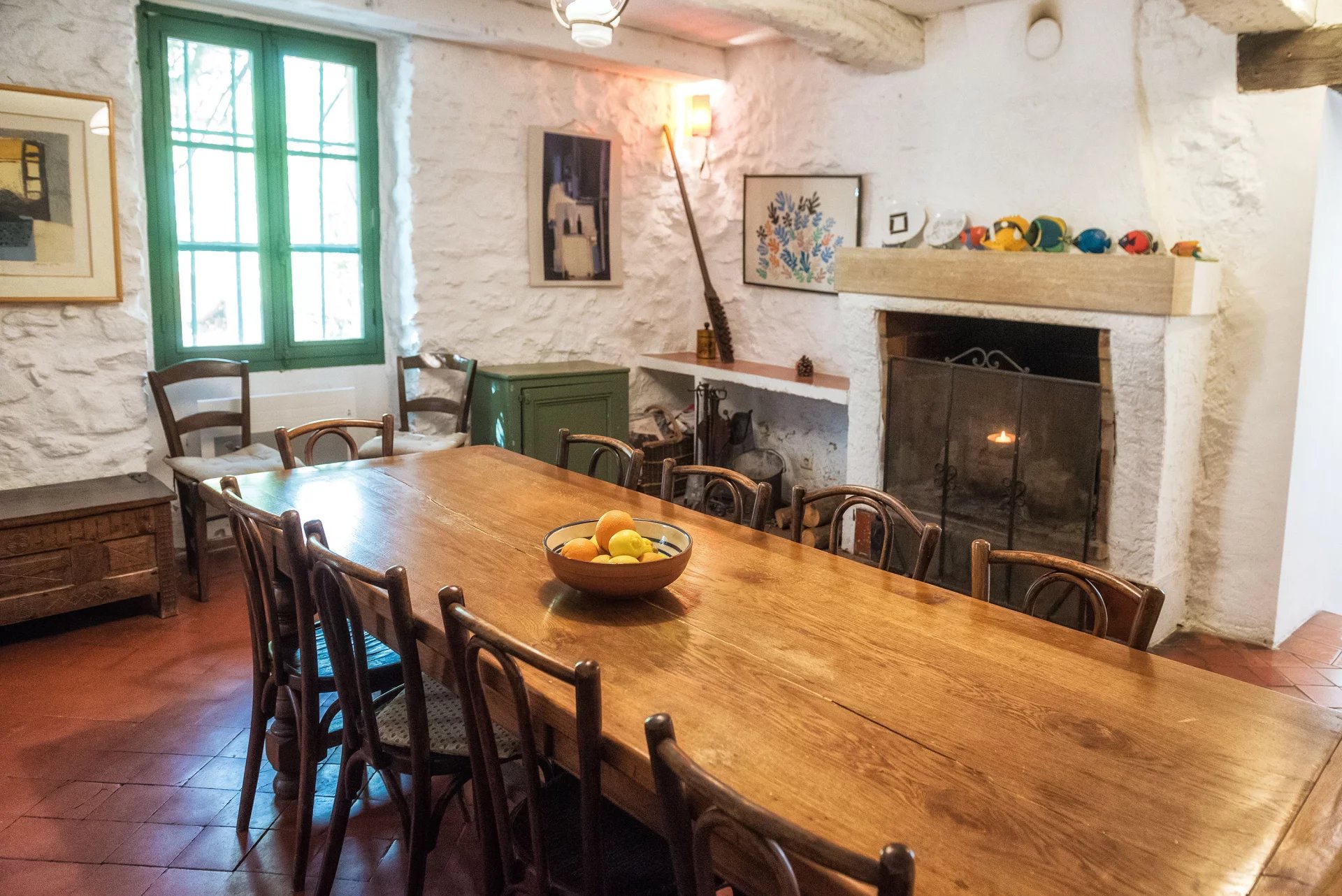 12414479-85139712-14