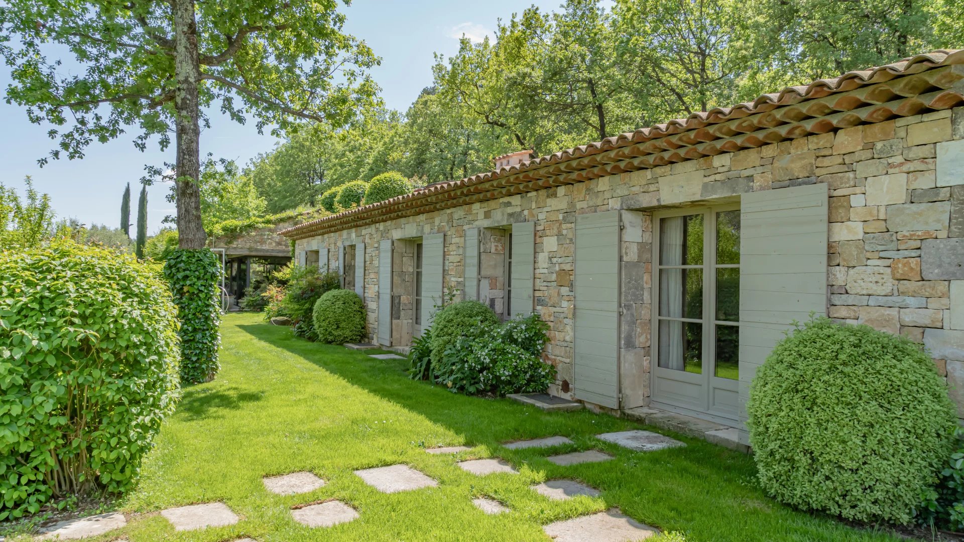 15245626-85901235-11