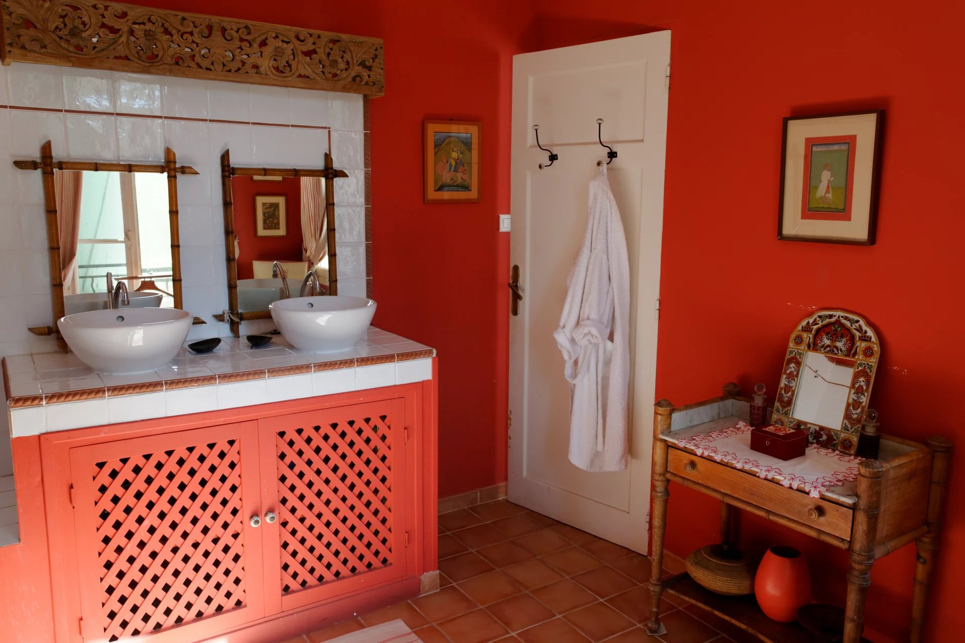 15028101-85842424-10