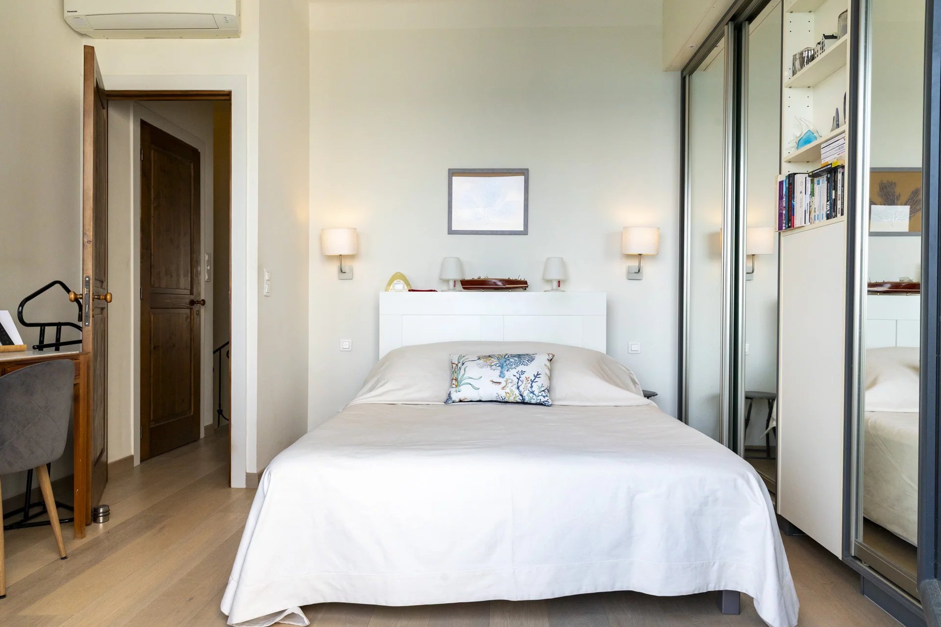 15557111-86114499-11