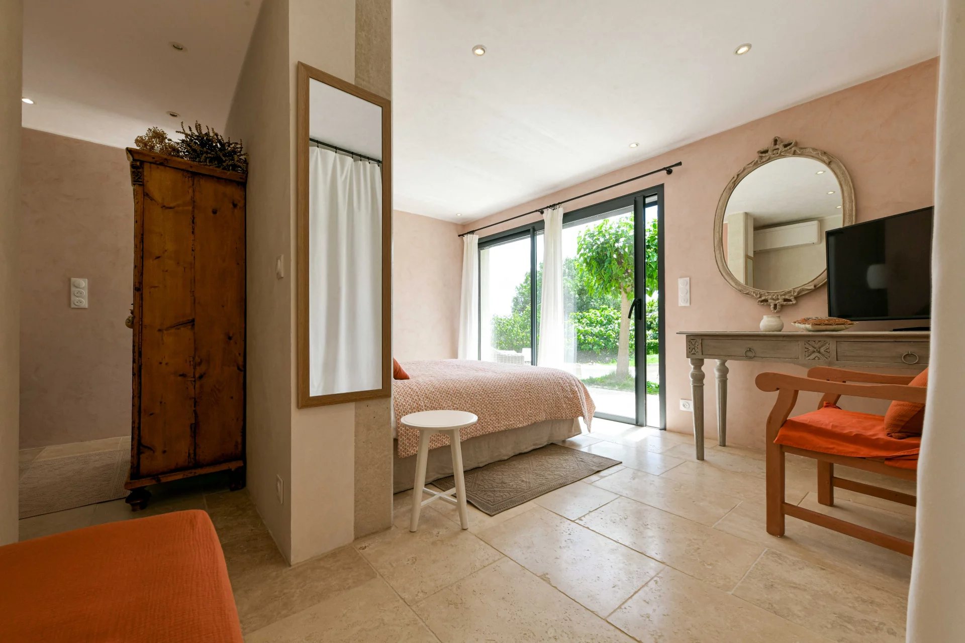 12775417-85963959-11