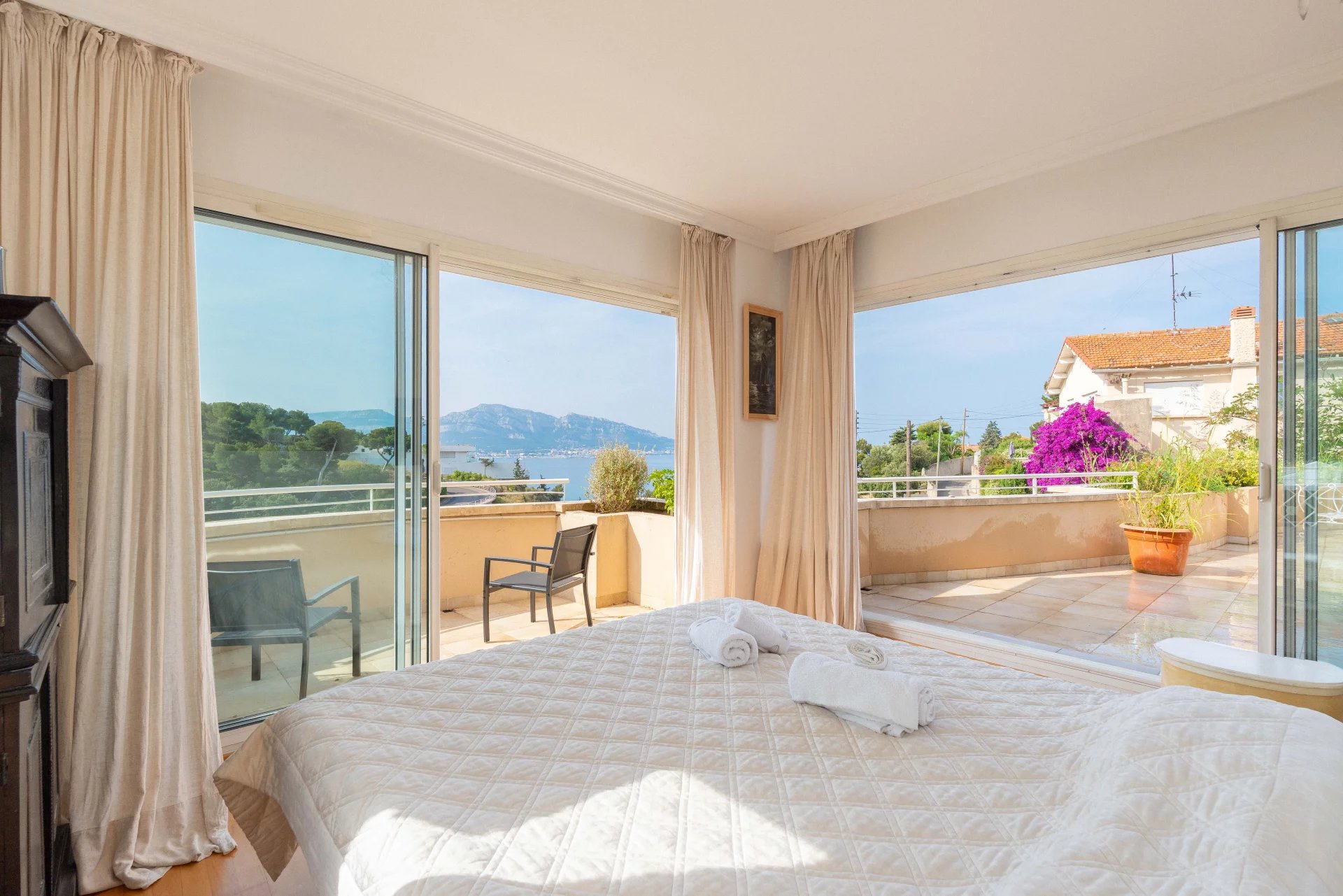 13712134-84369647-10