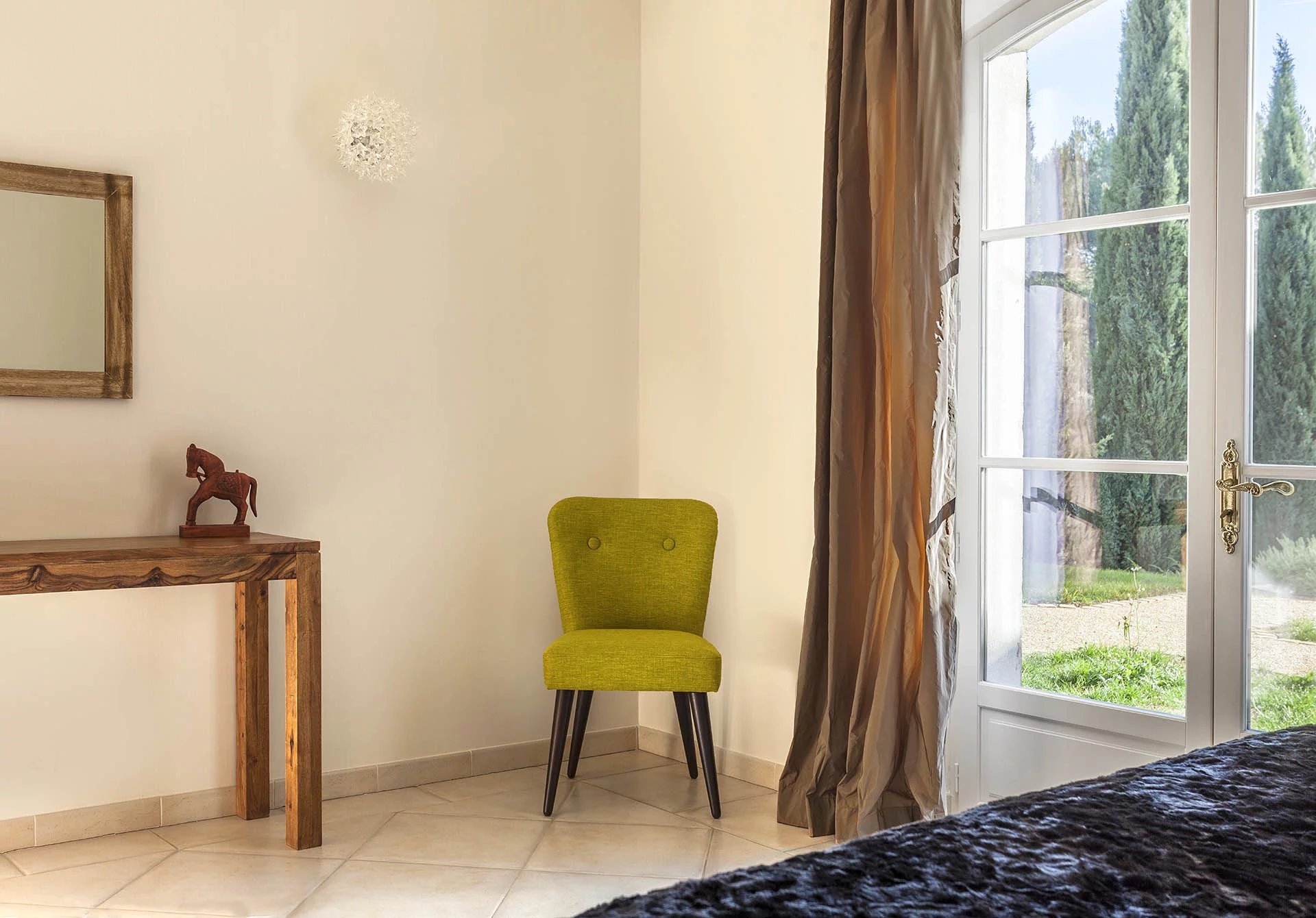 13719818-86441331-10