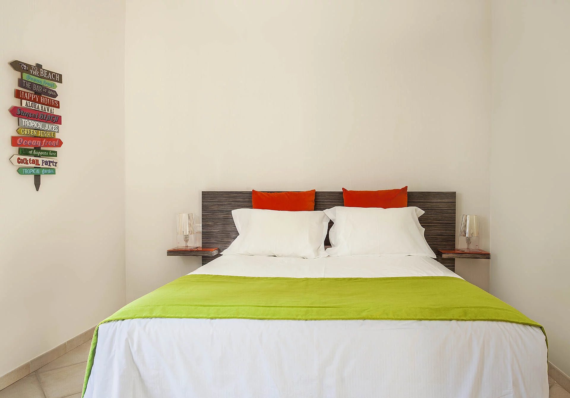 13719818-86441331-11