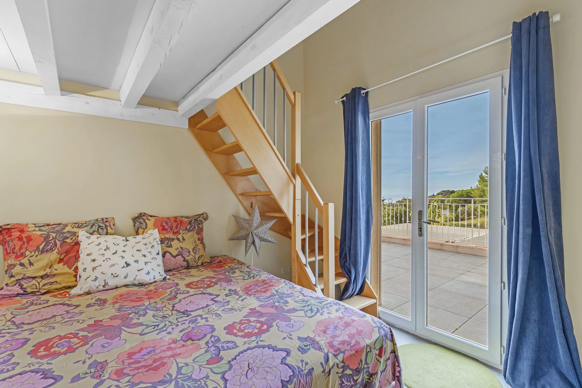 14190331-86332305-10