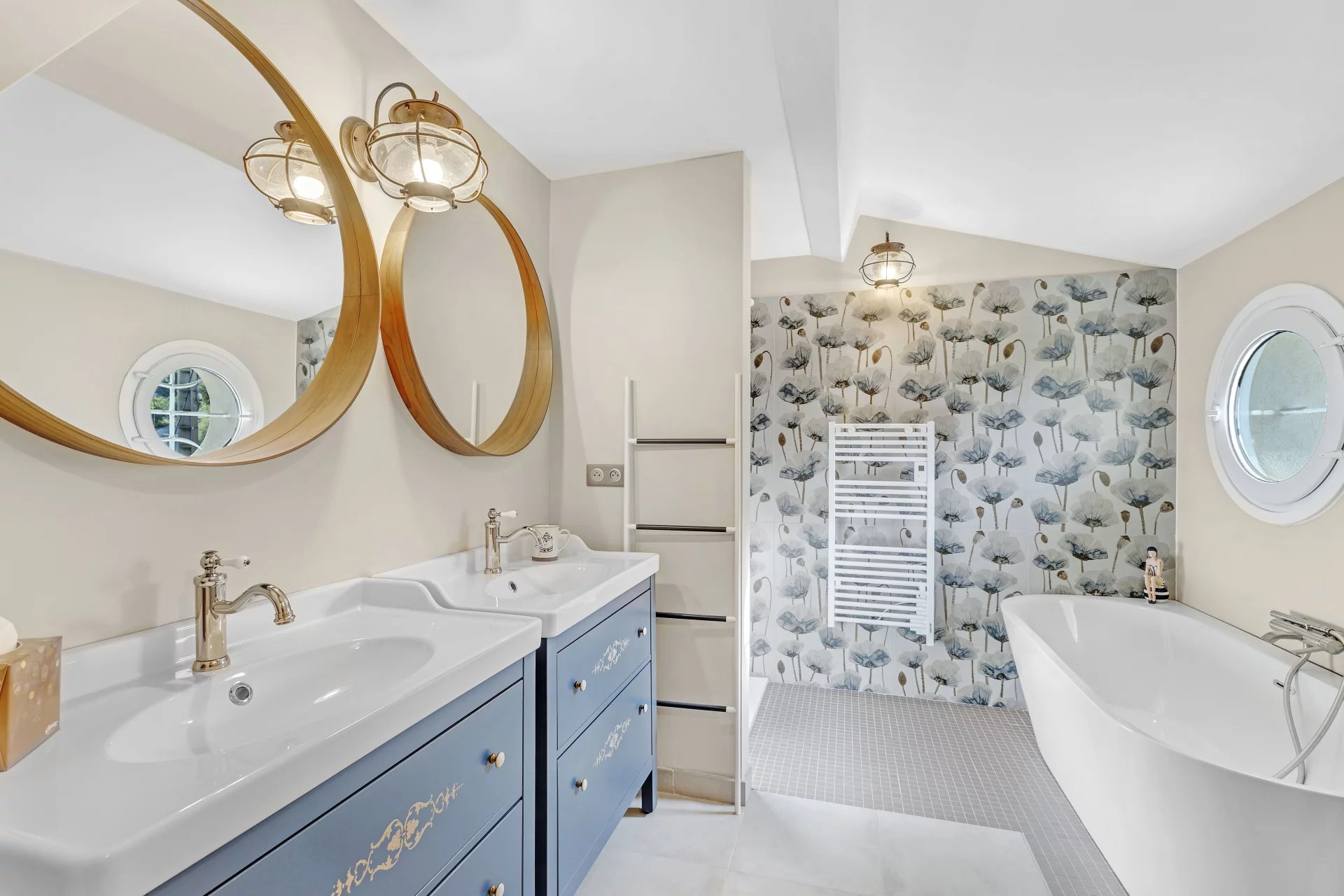 14190331-86332305-11