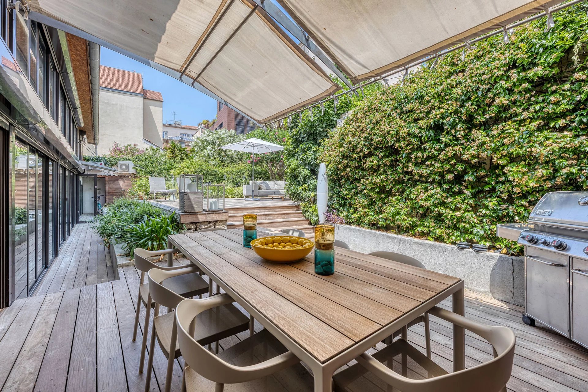 12290937-85522228-19