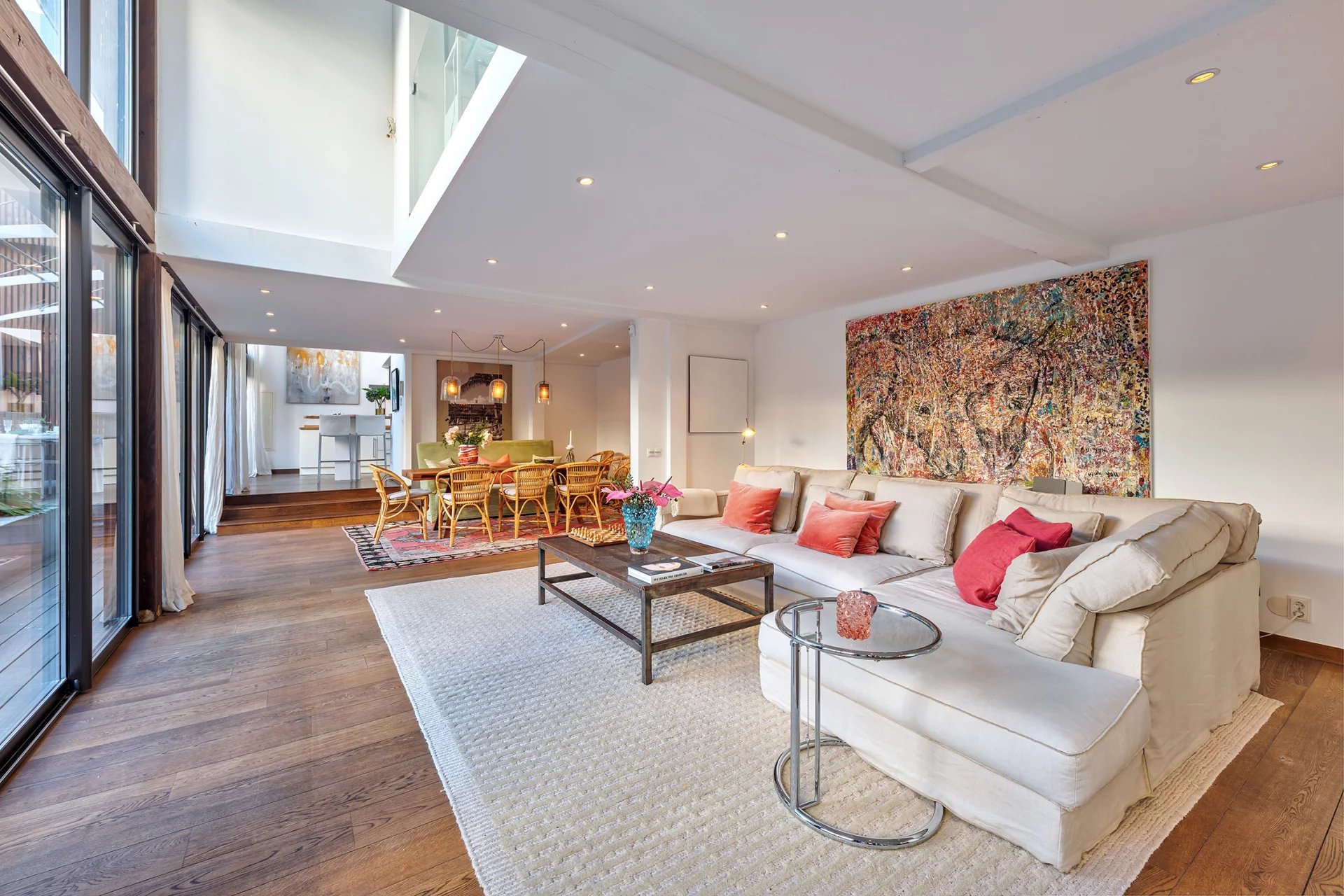 12290937-85522228-22