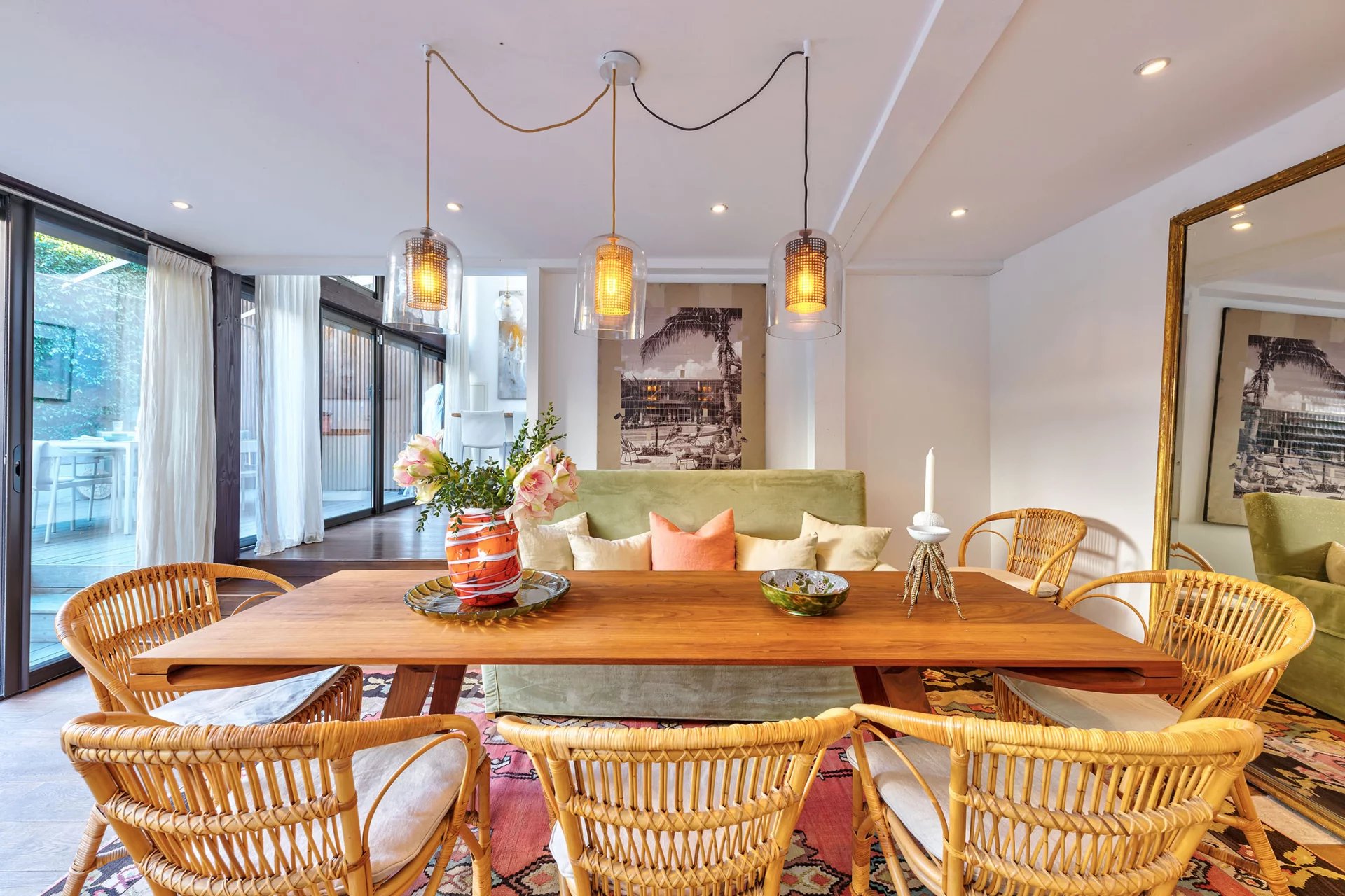 12290937-85522228-24