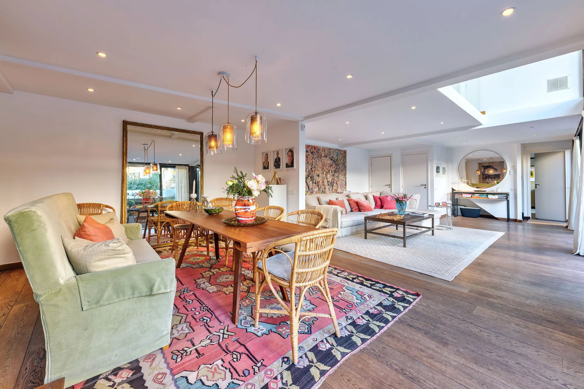 12290937-85522228-26