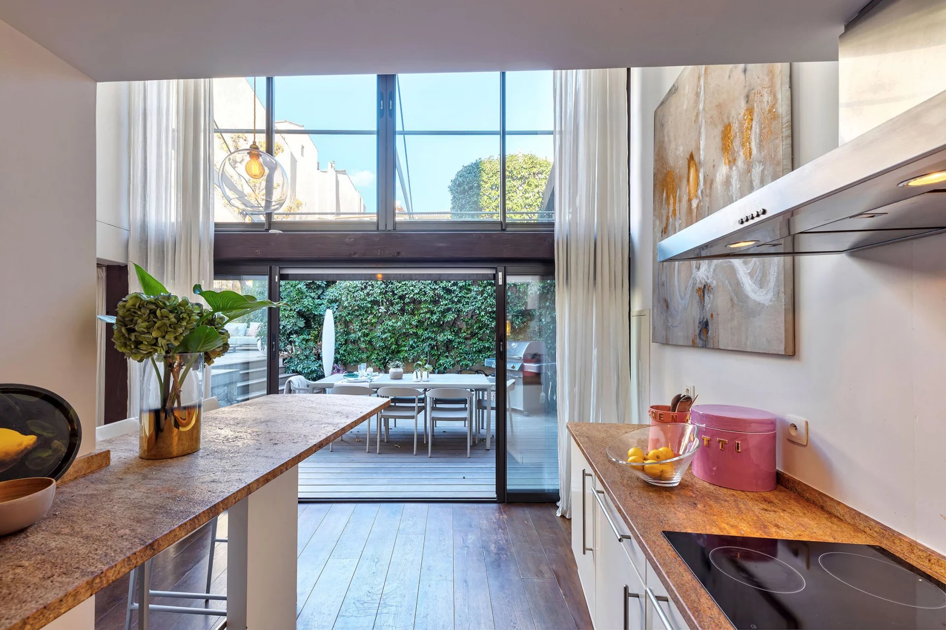 12290937-85522228-27