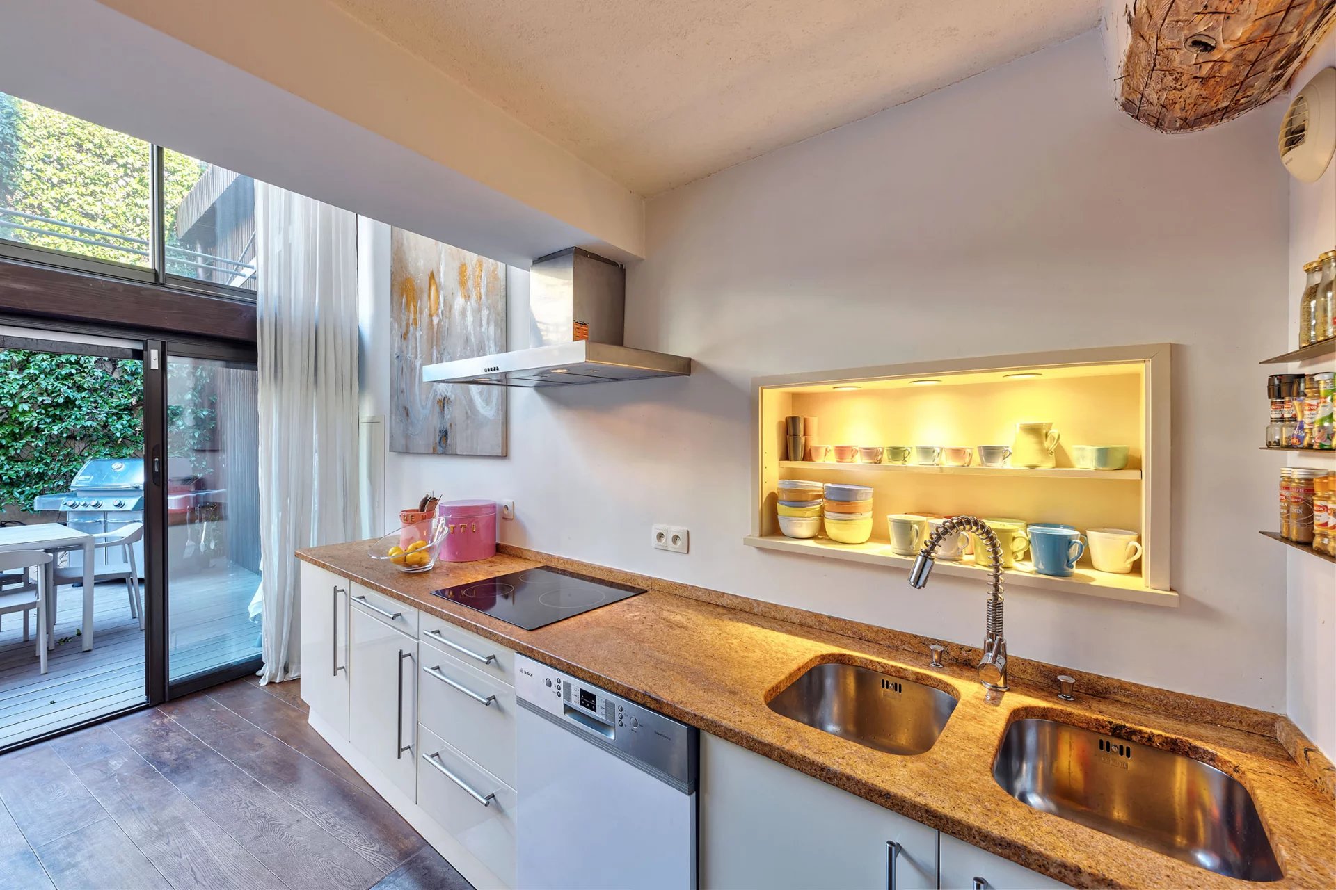 12290937-85522228-28