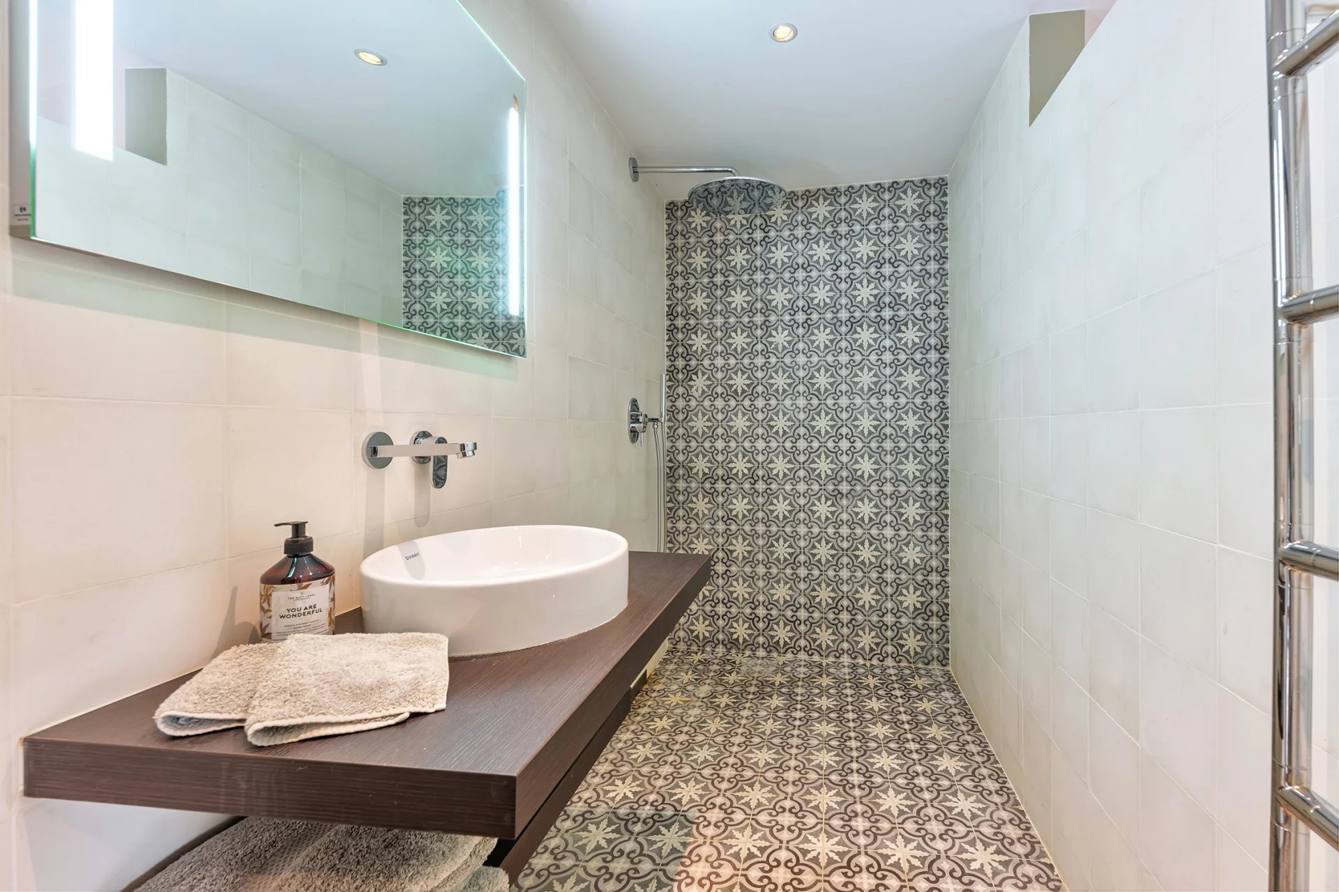 12290937-85522228-30