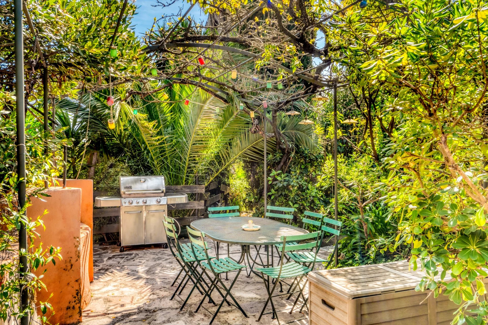 14601229-85589212-44