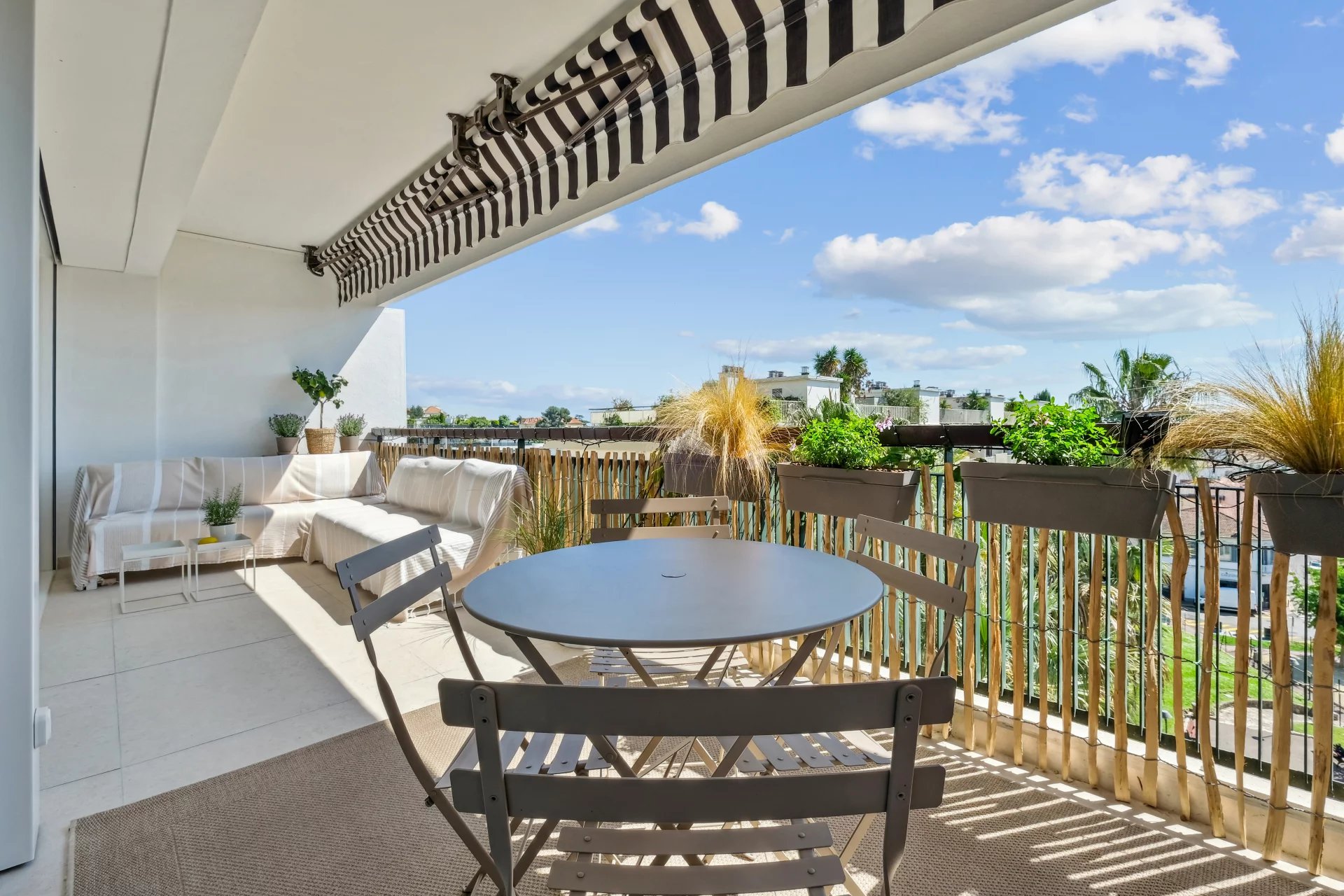 14601229-85824072-11