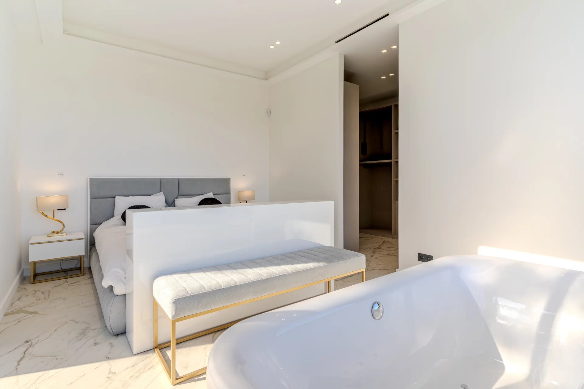 15245626-86601366-10