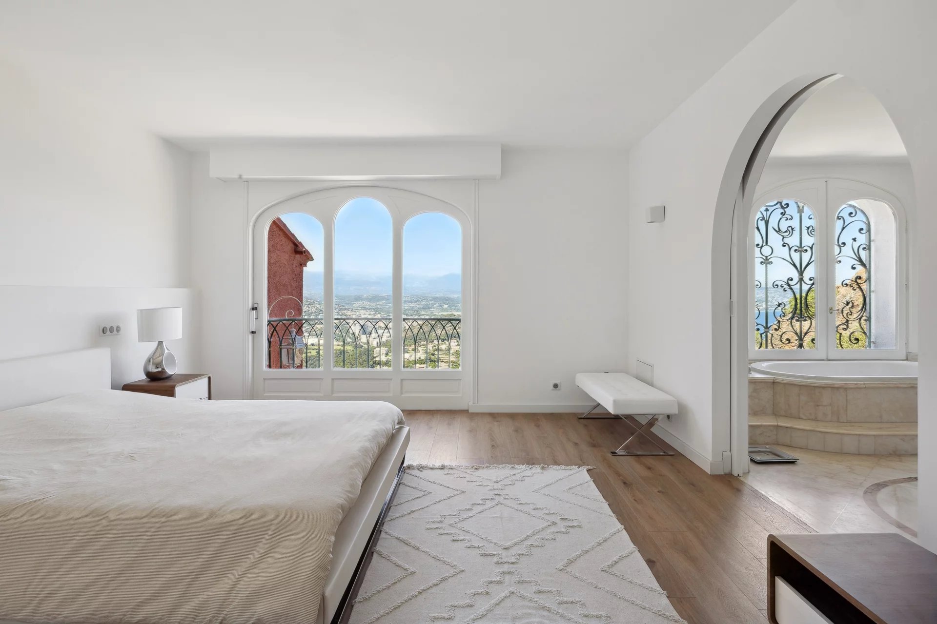 15654130-85052460-17