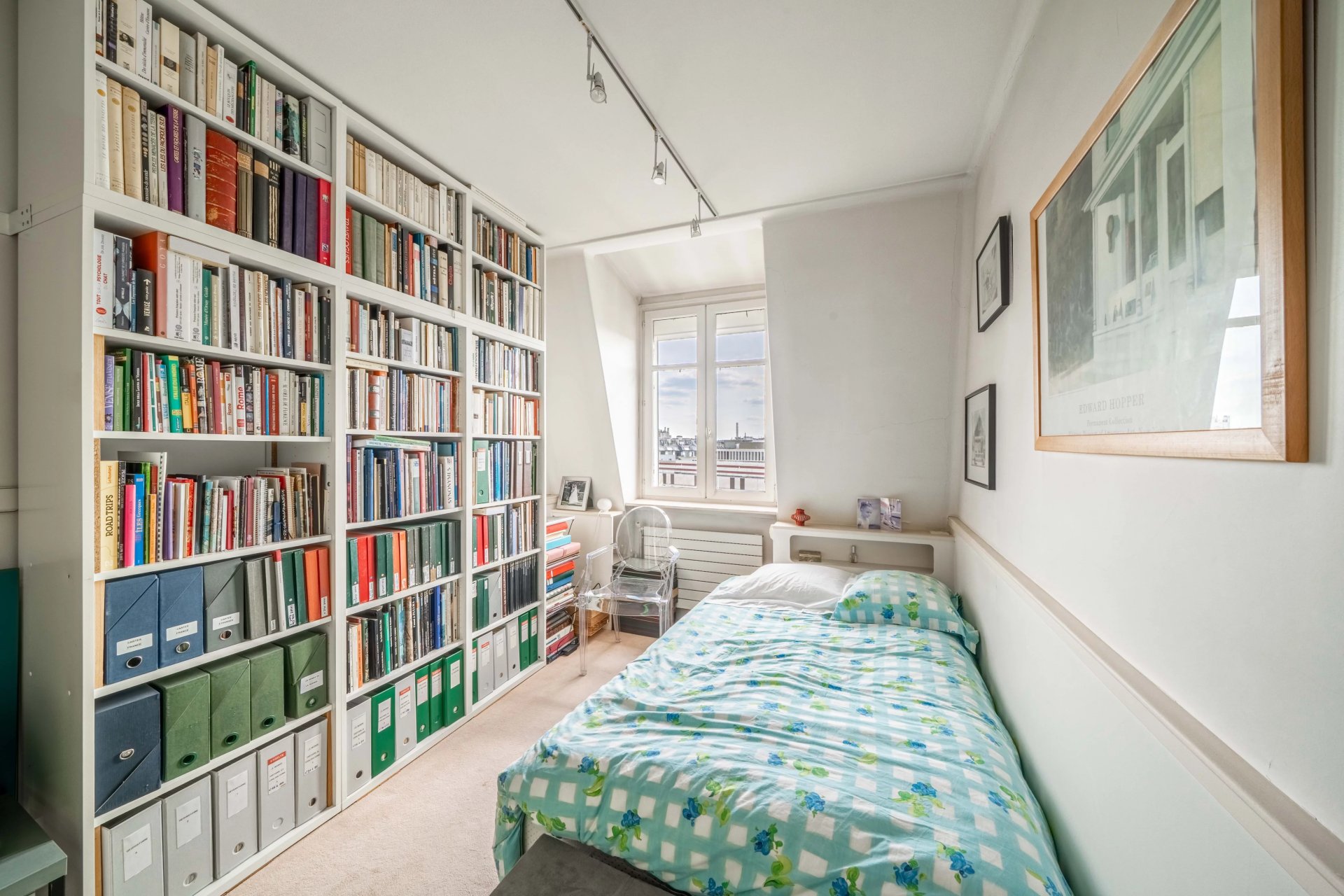 16005308-86759896-10