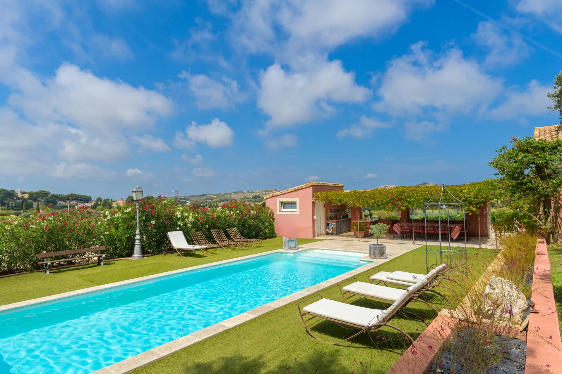 13712134-86189875-10