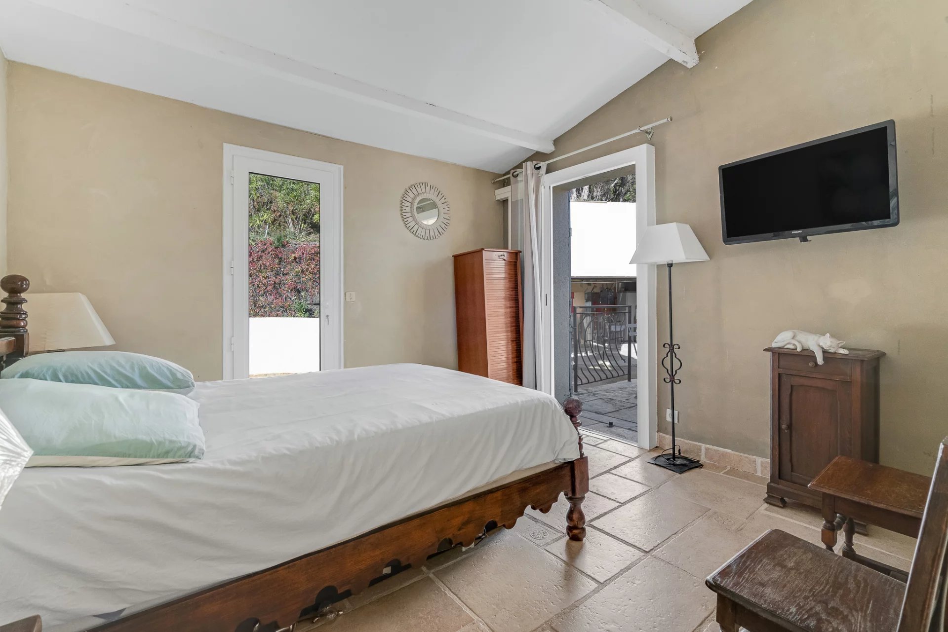 14190331-86750251-11