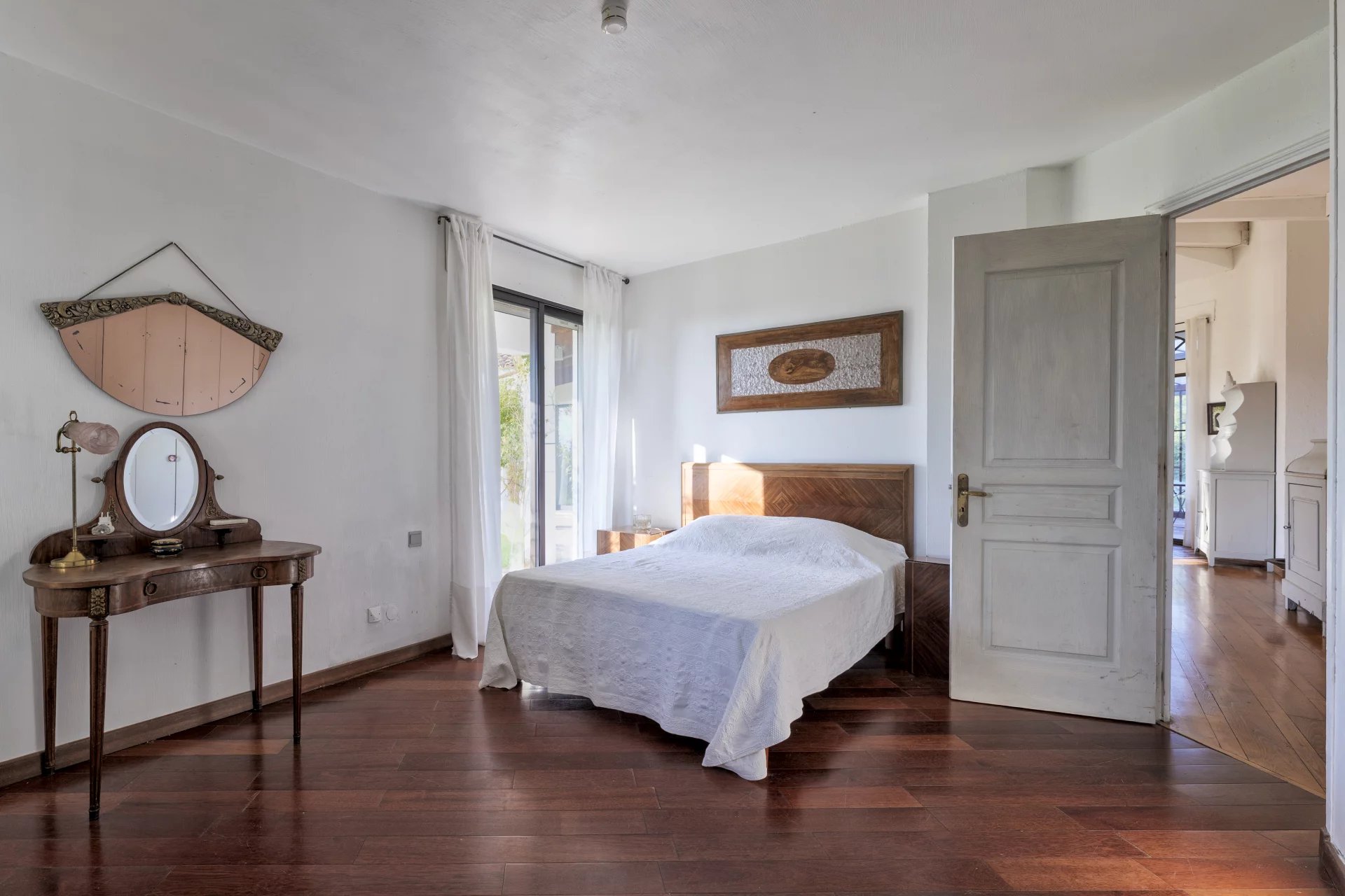 16000922-86338047-11