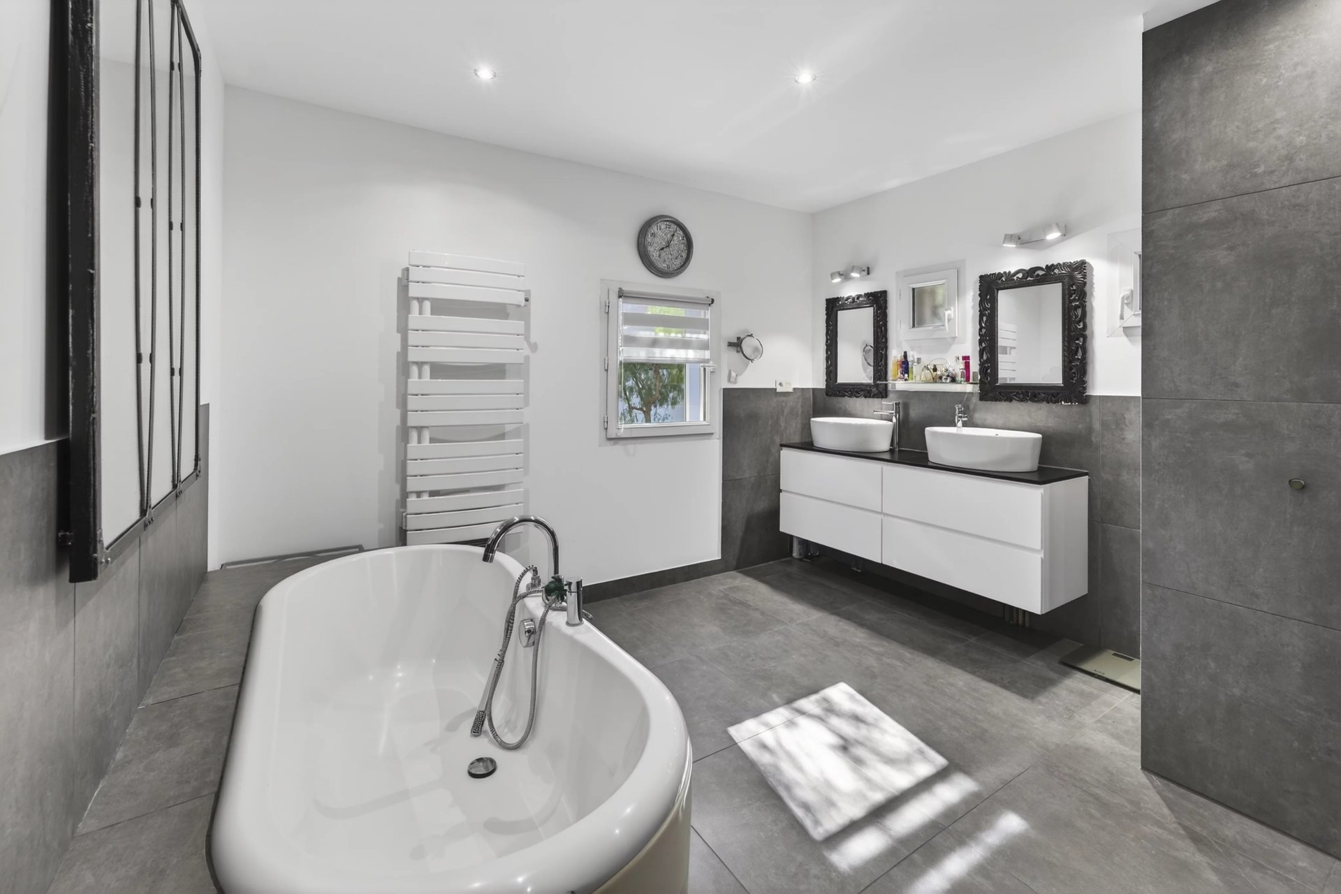 16000922-86775552-11