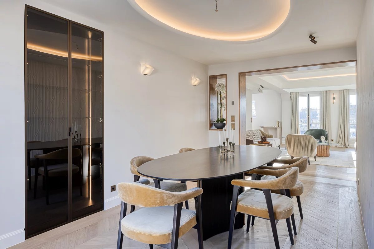 16075312-85318773-7