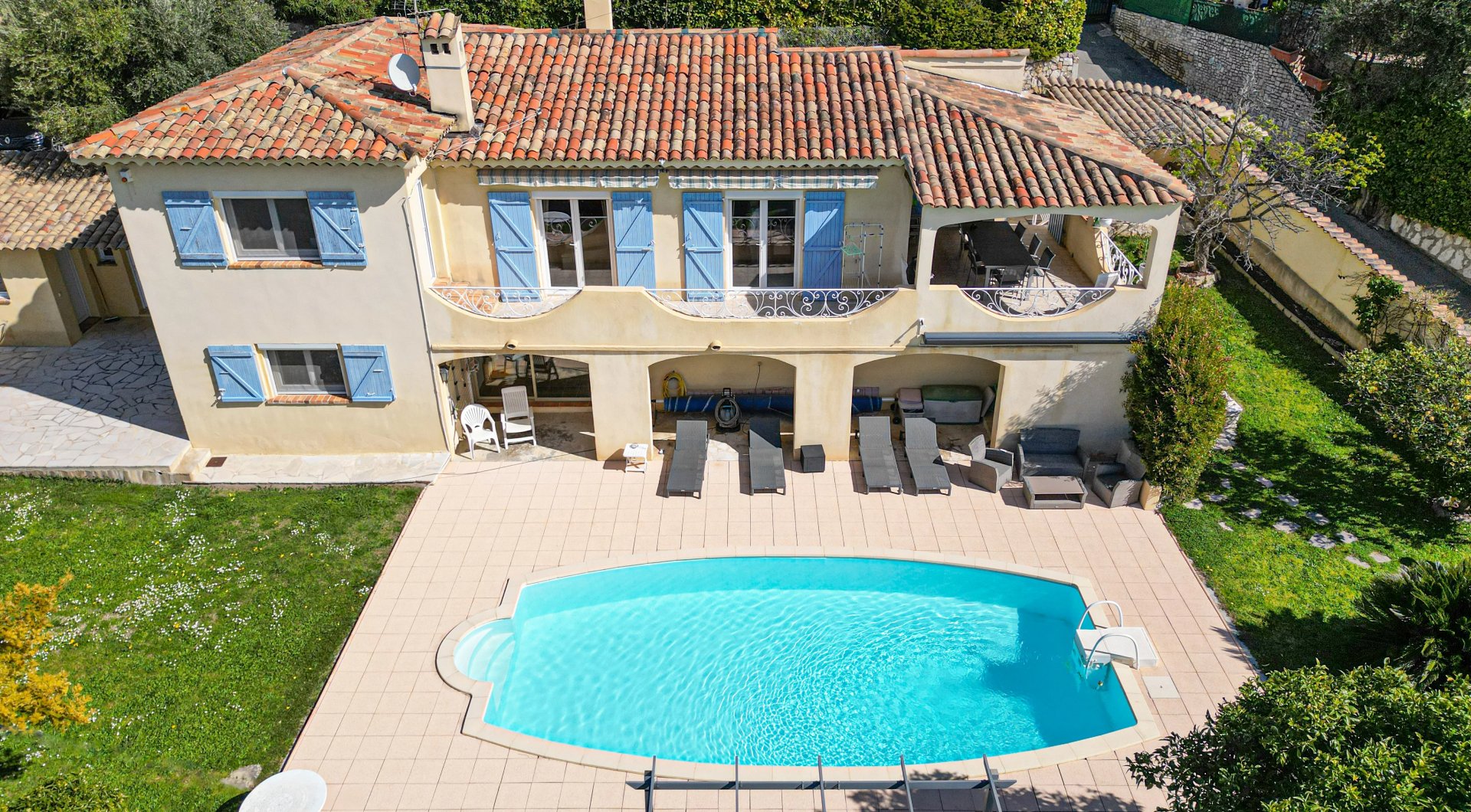 12290937-86822477-170