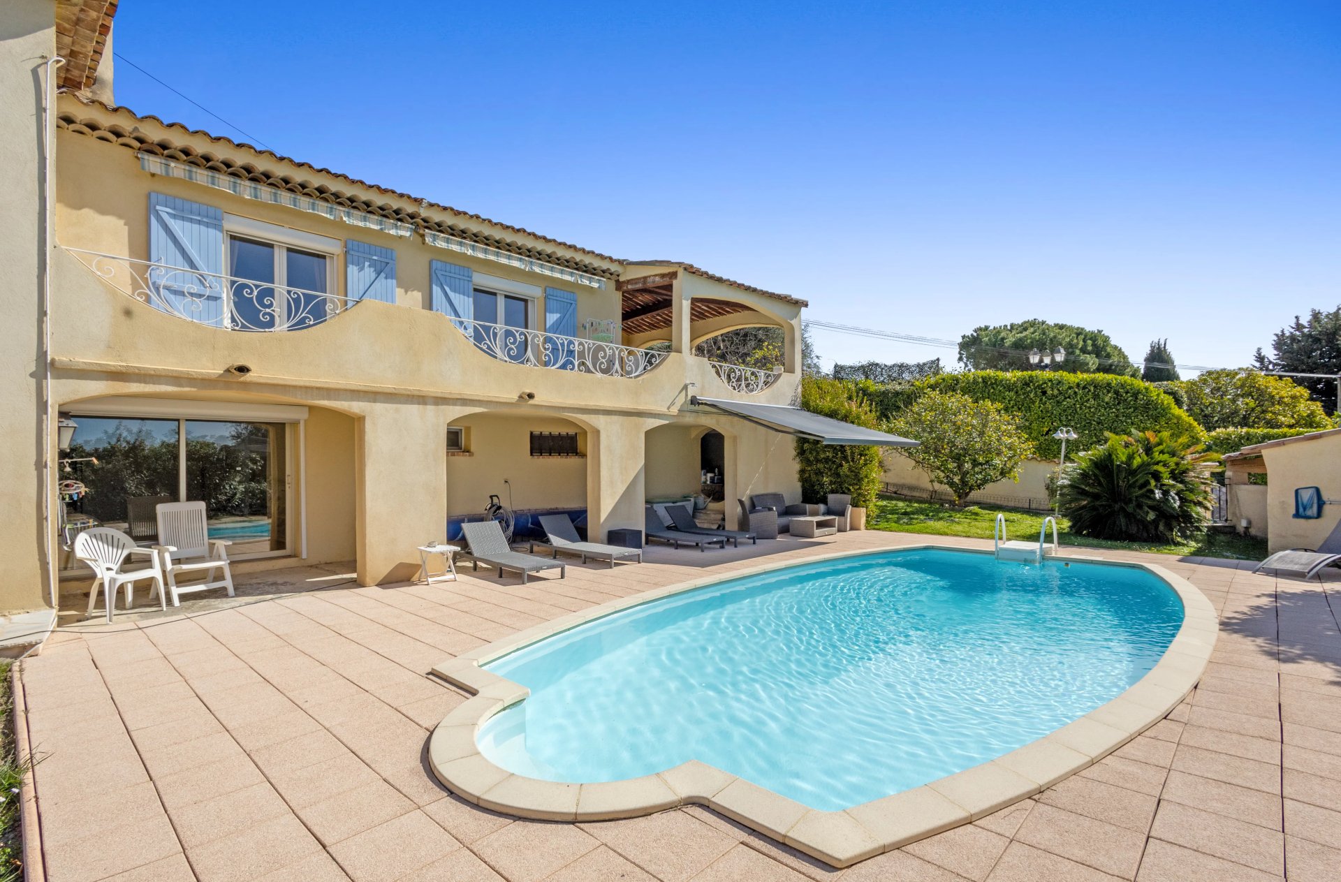 12290937-86822477-173