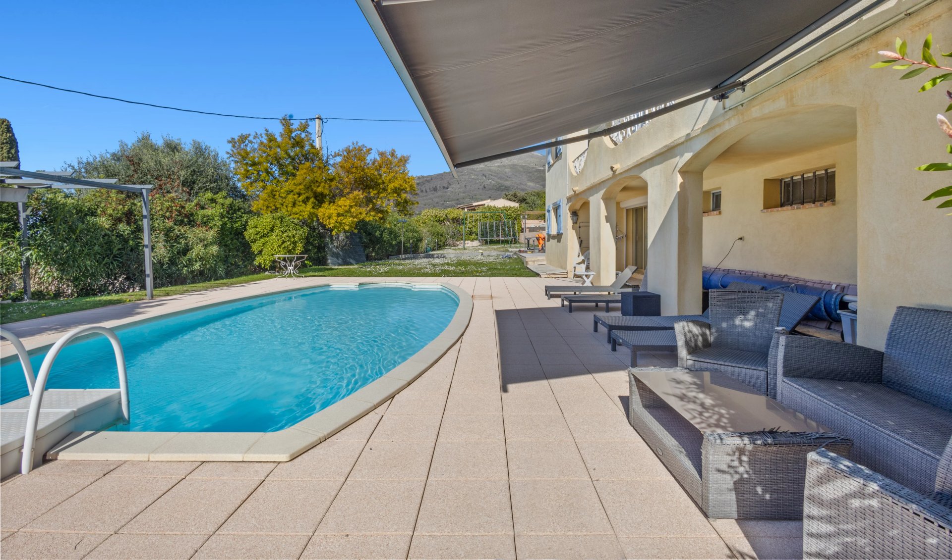 12290937-86822477-174