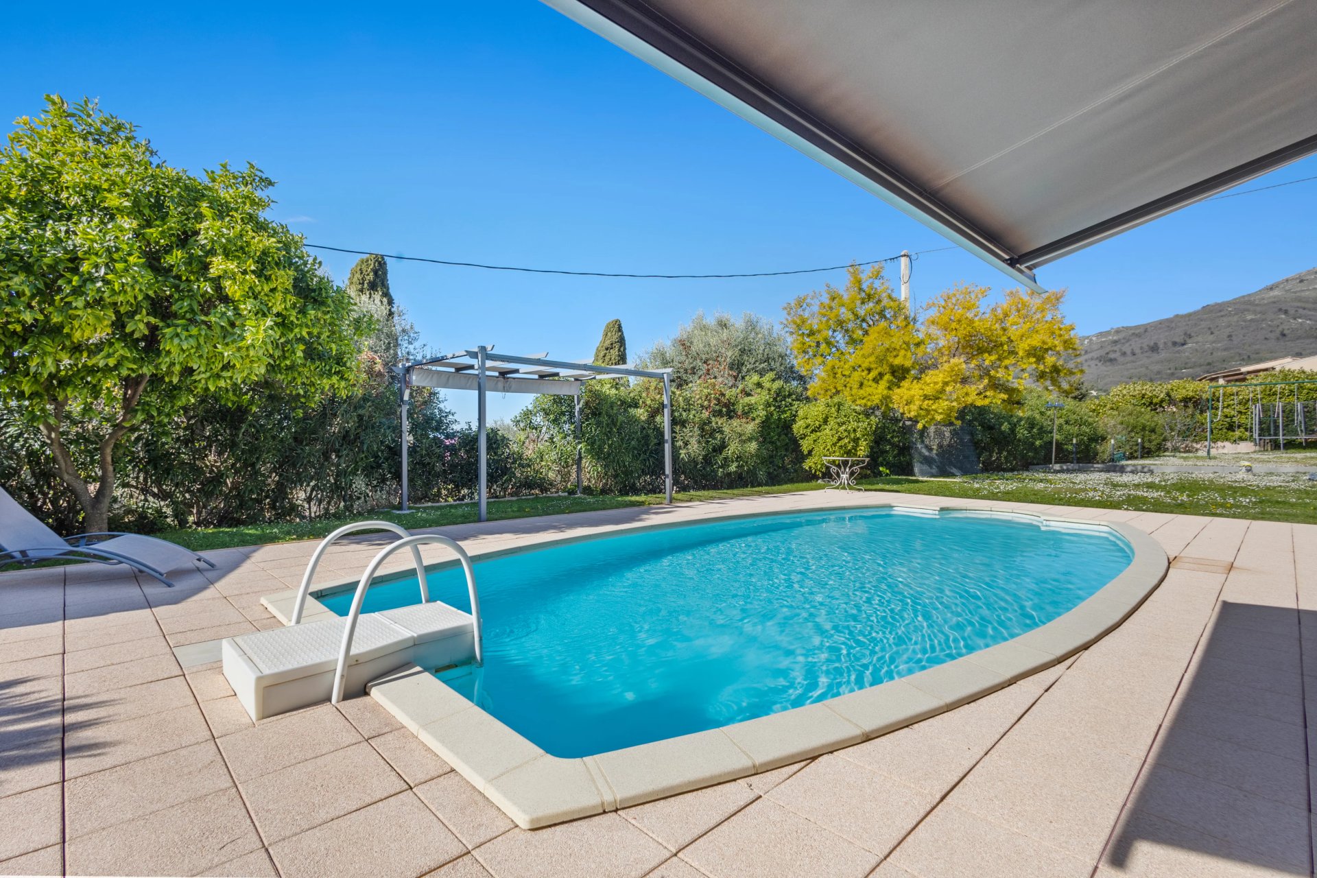 12290937-86822477-175