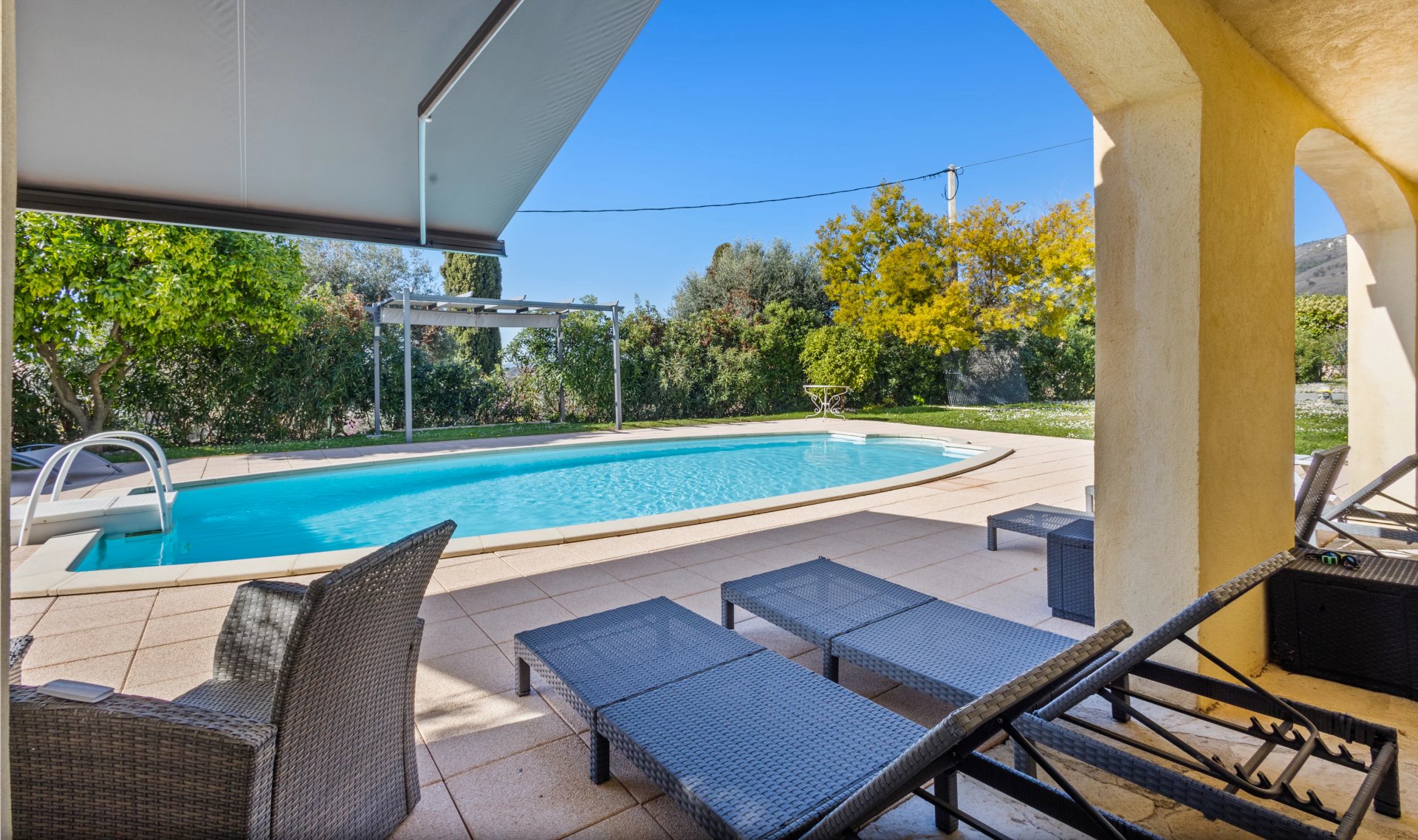 12290937-86822477-177