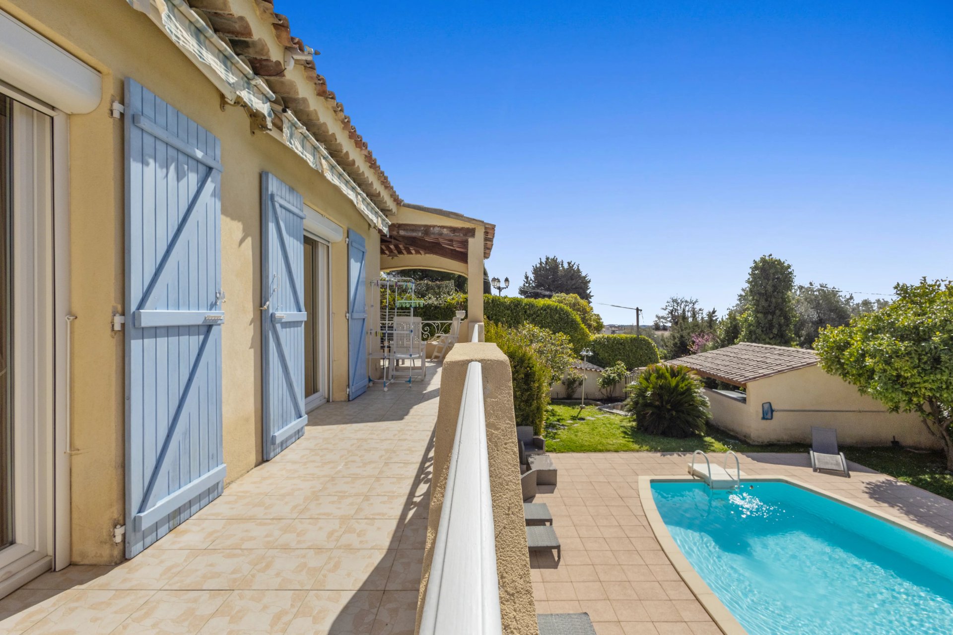 12290937-86822477-181