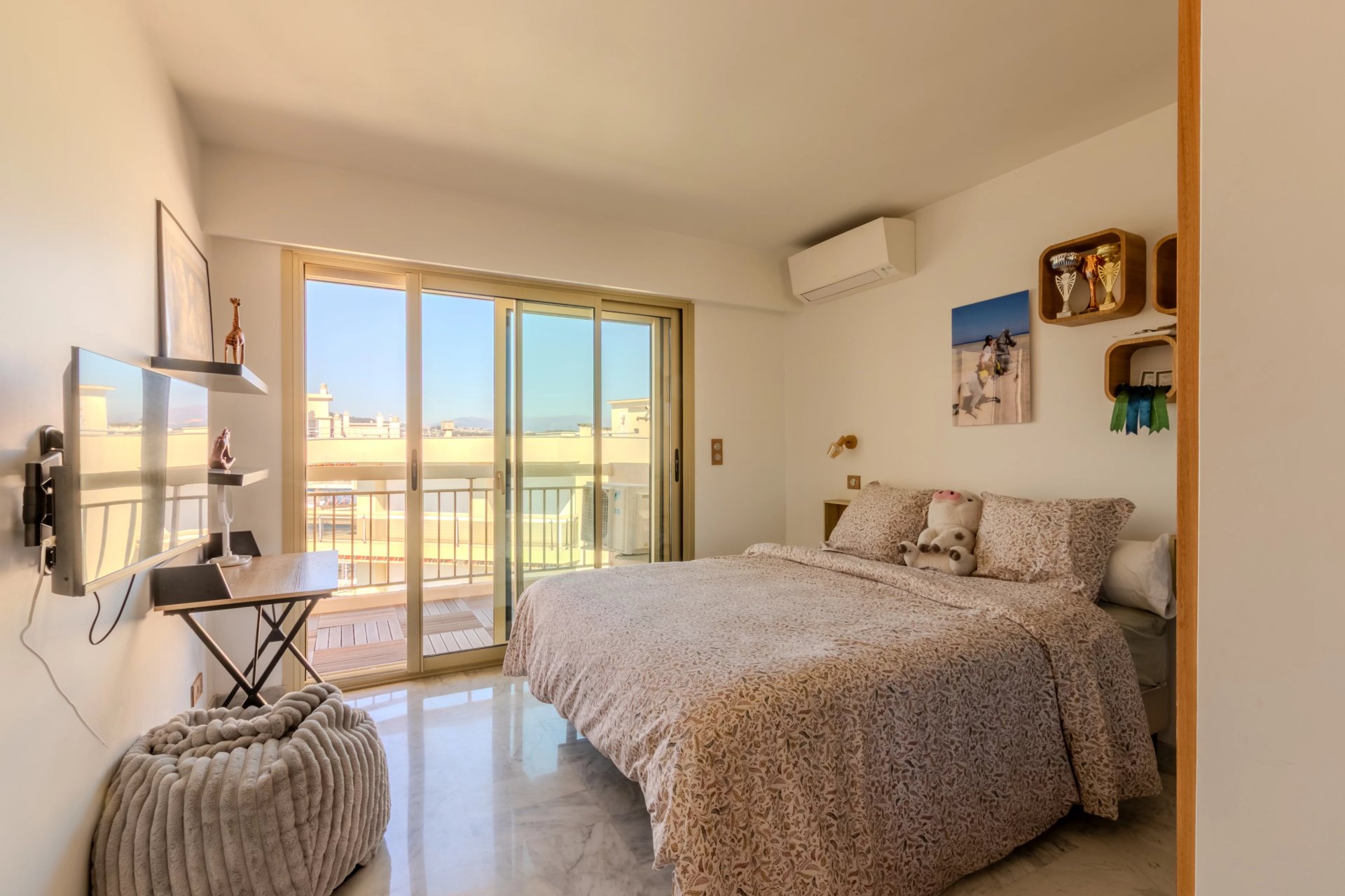 13057810-86908413-10