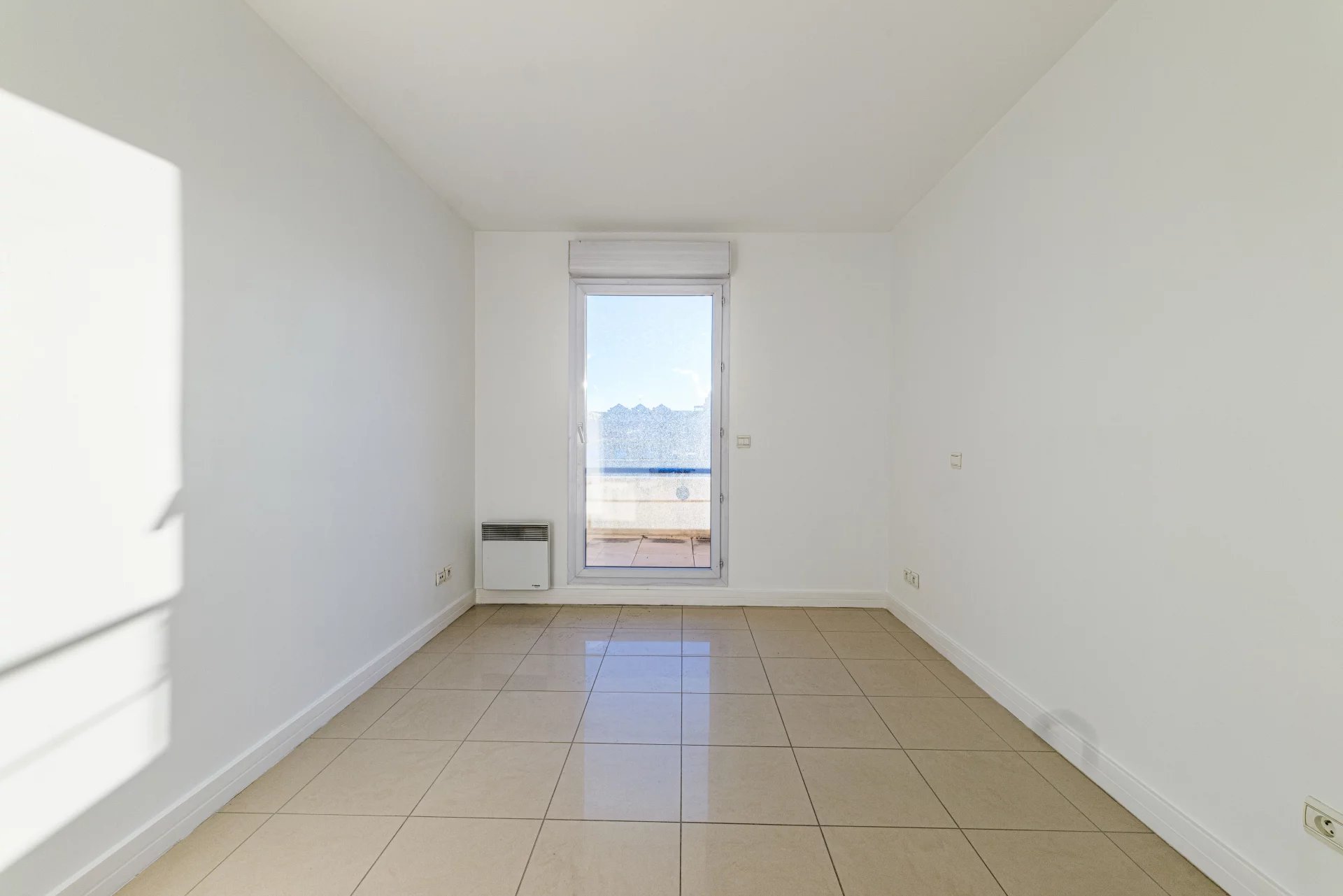 13885567-83836601-12