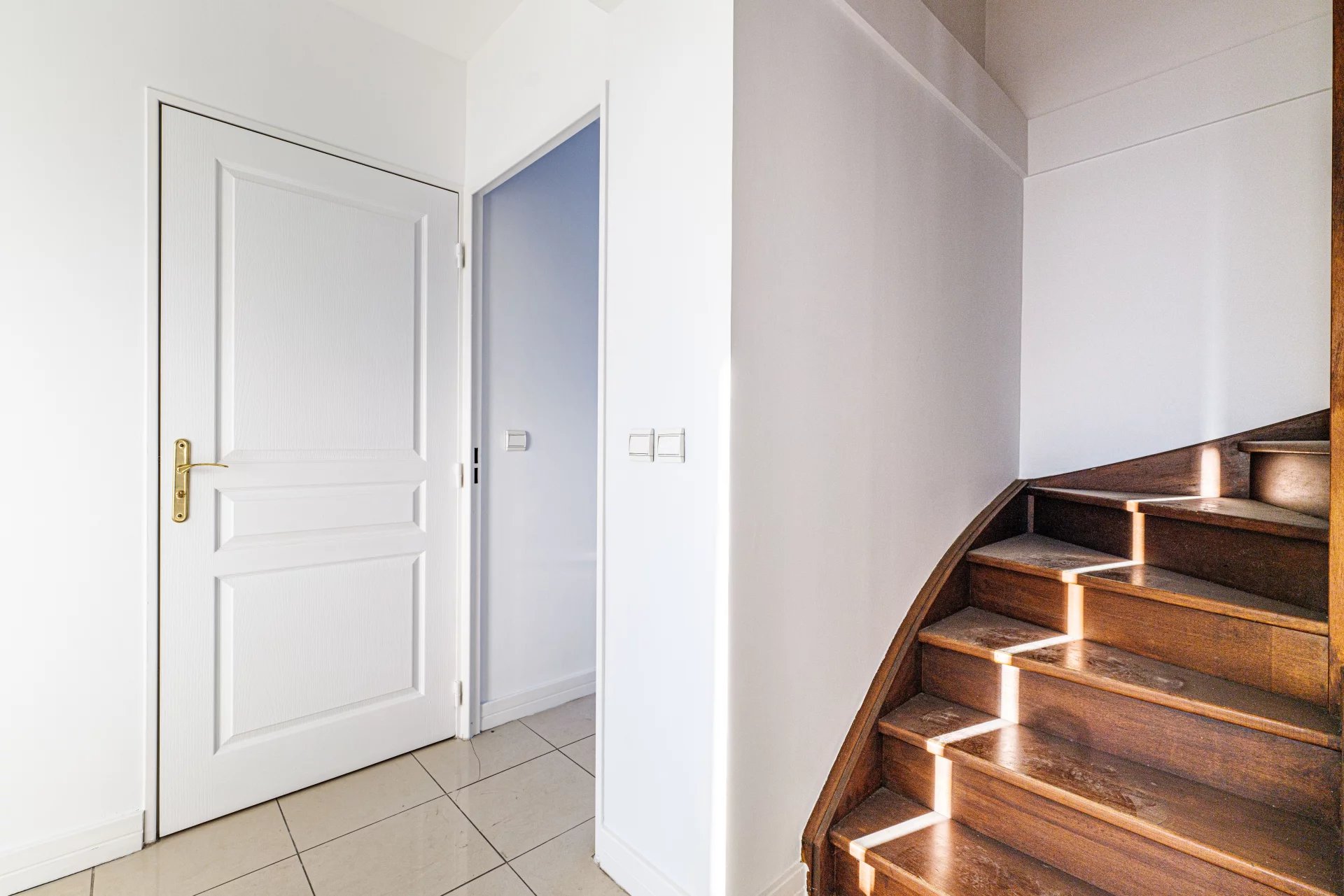 13885567-83836601-13