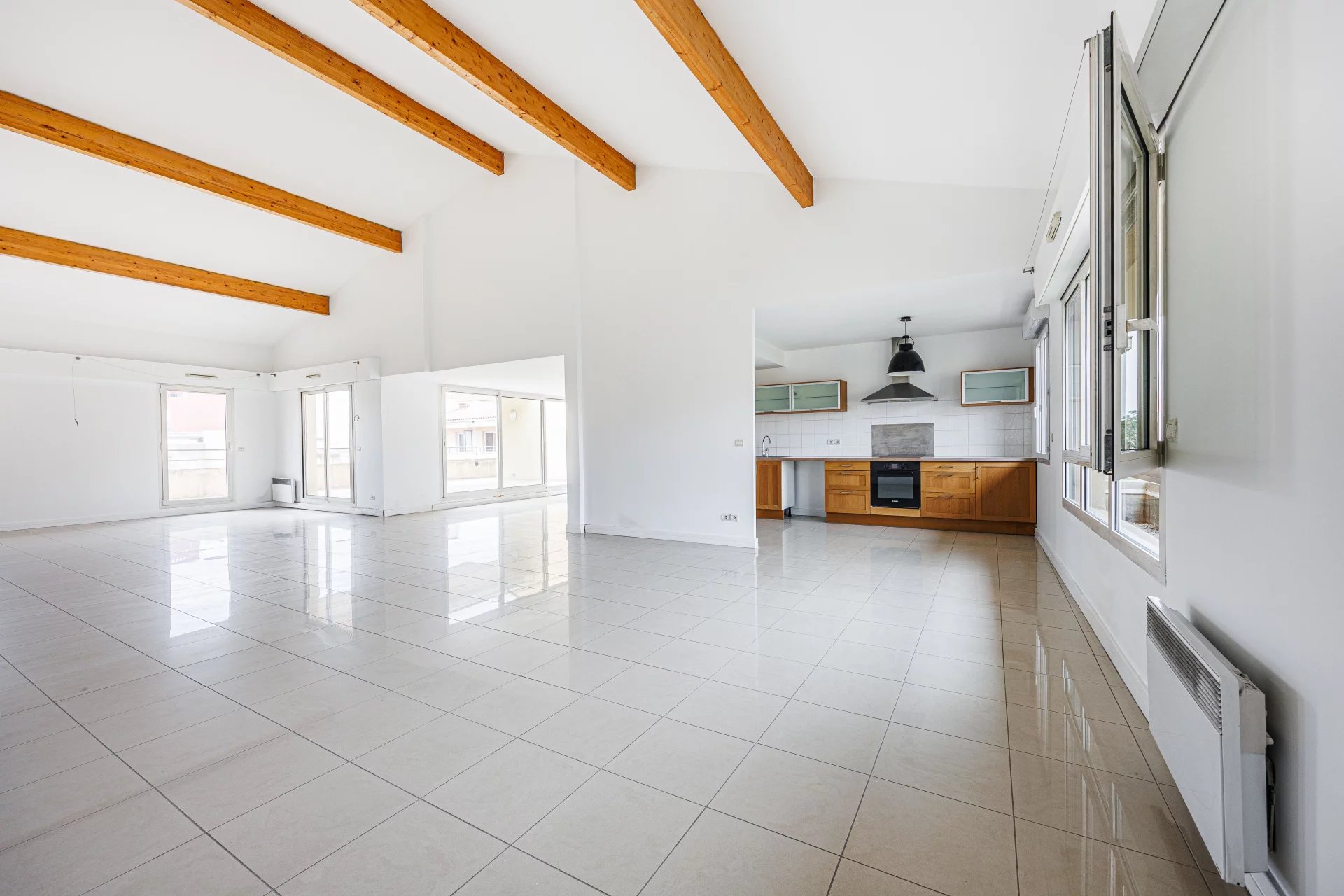 13885567-83836601-20