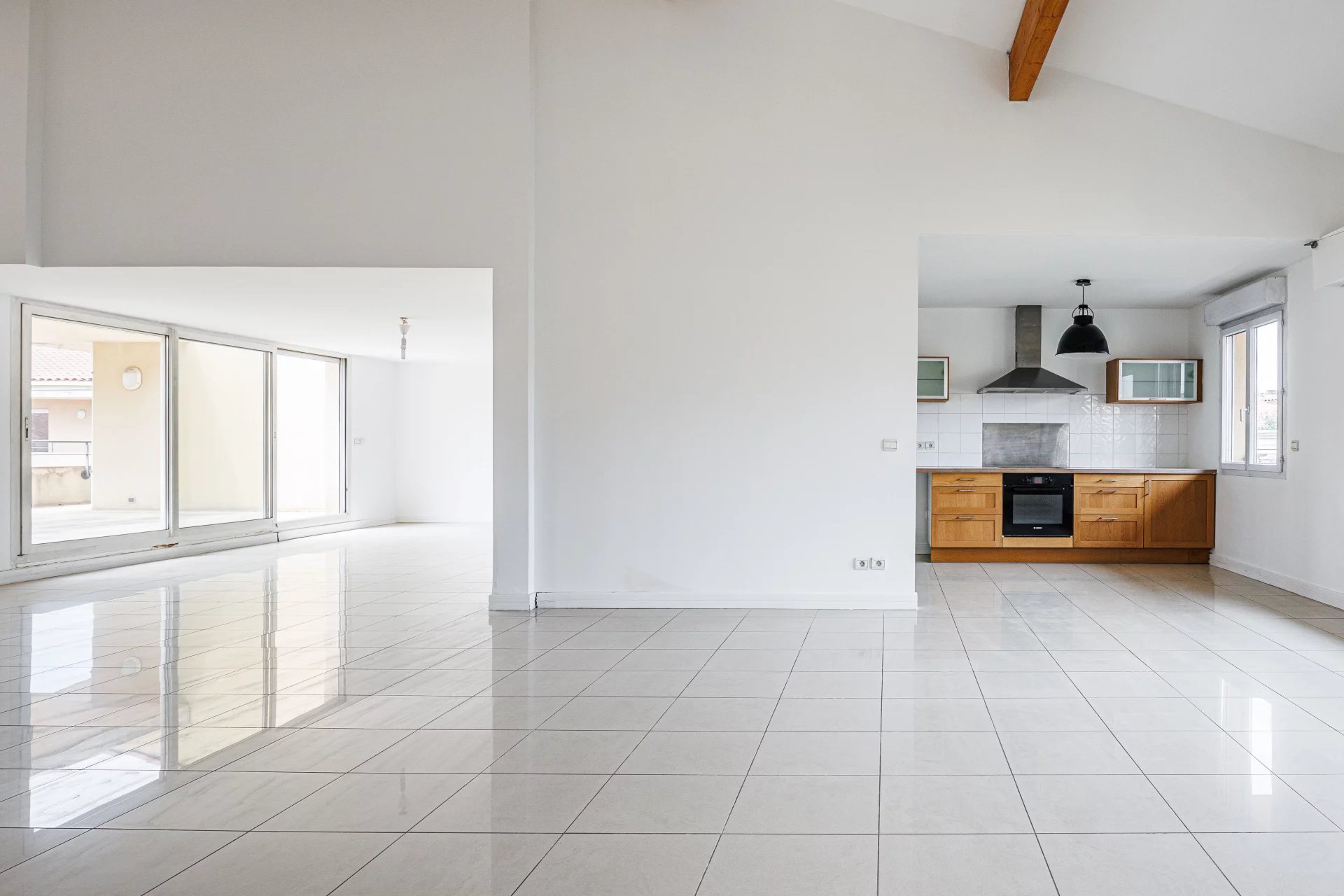 13885567-83836601-21