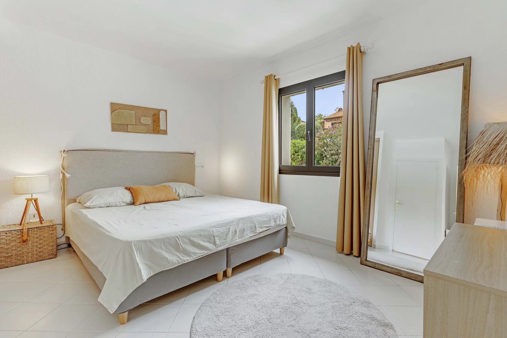 14190331-86167171-10