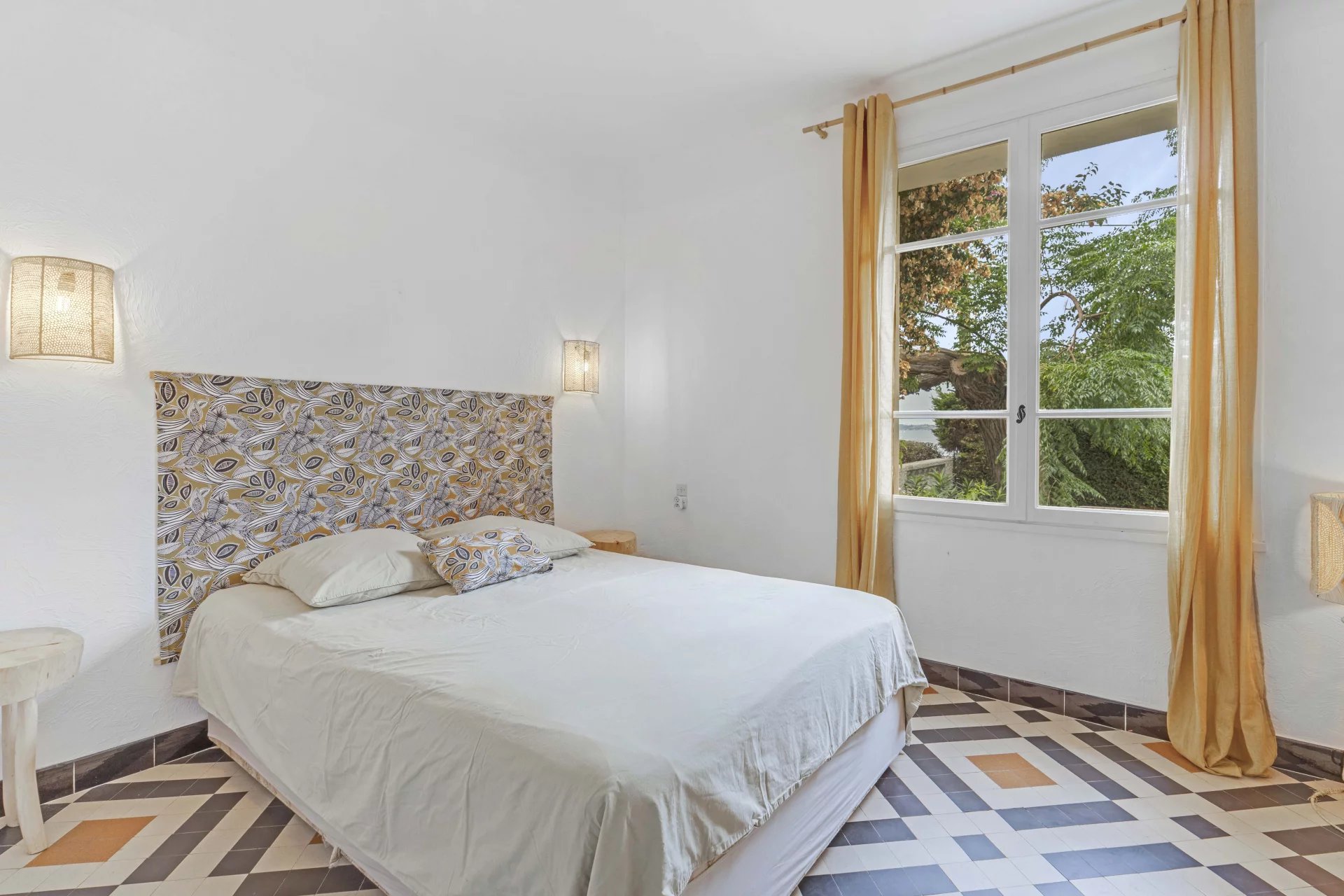 14190331-86167171-11