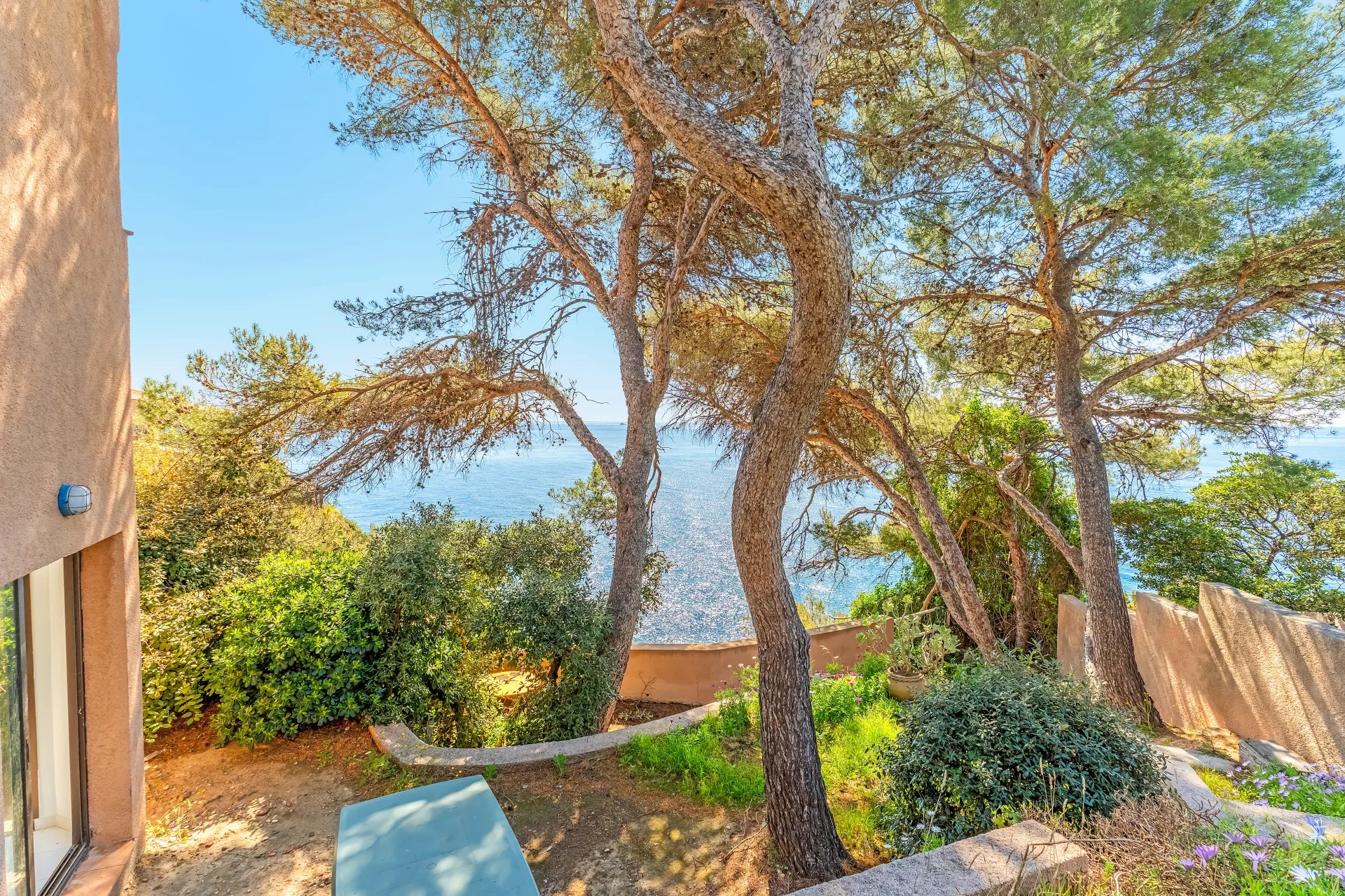 14190331-86617366-11