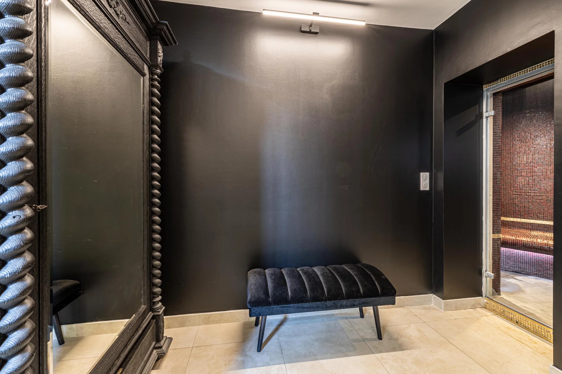 14601229-85780295-10