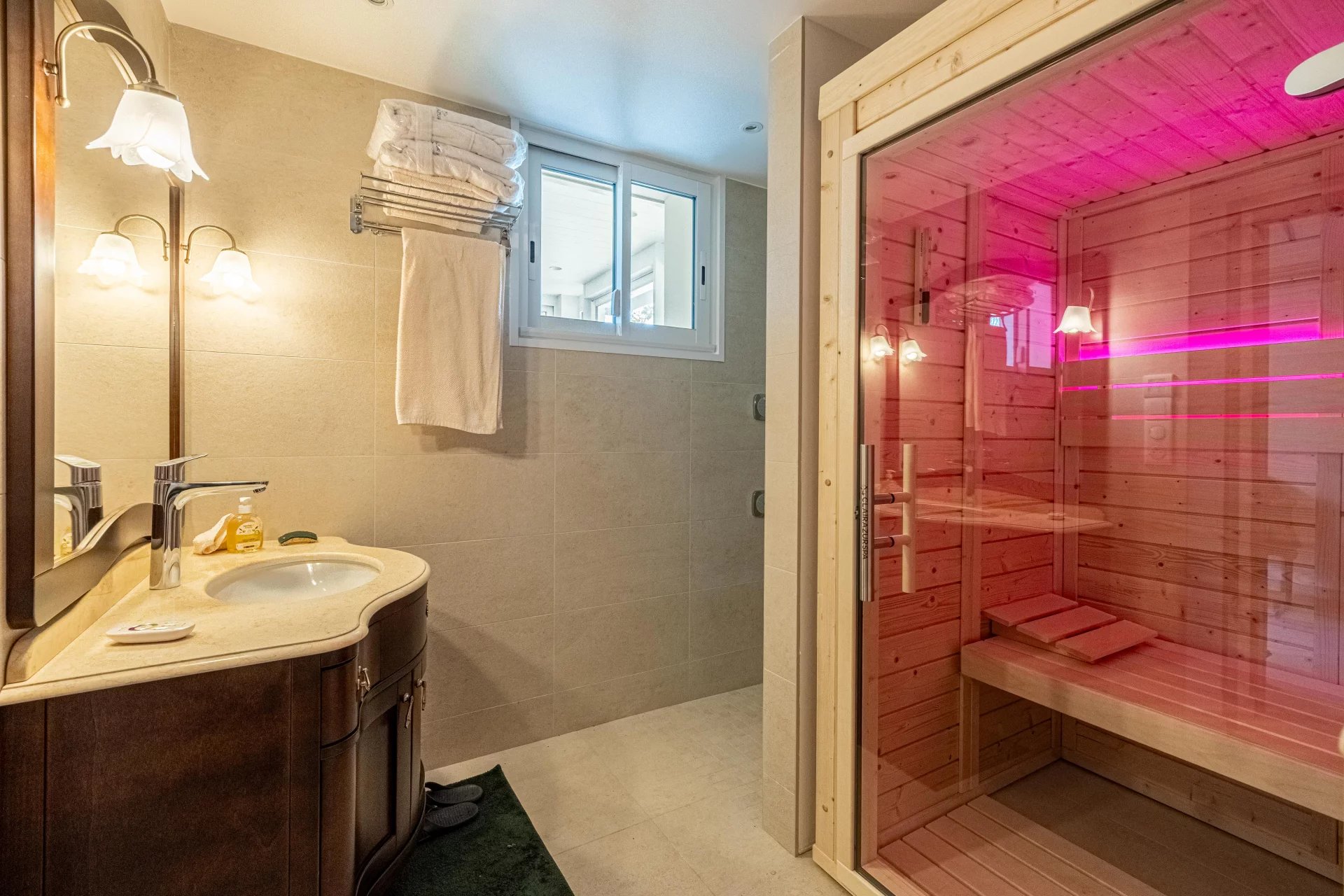 14601229-85780295-11