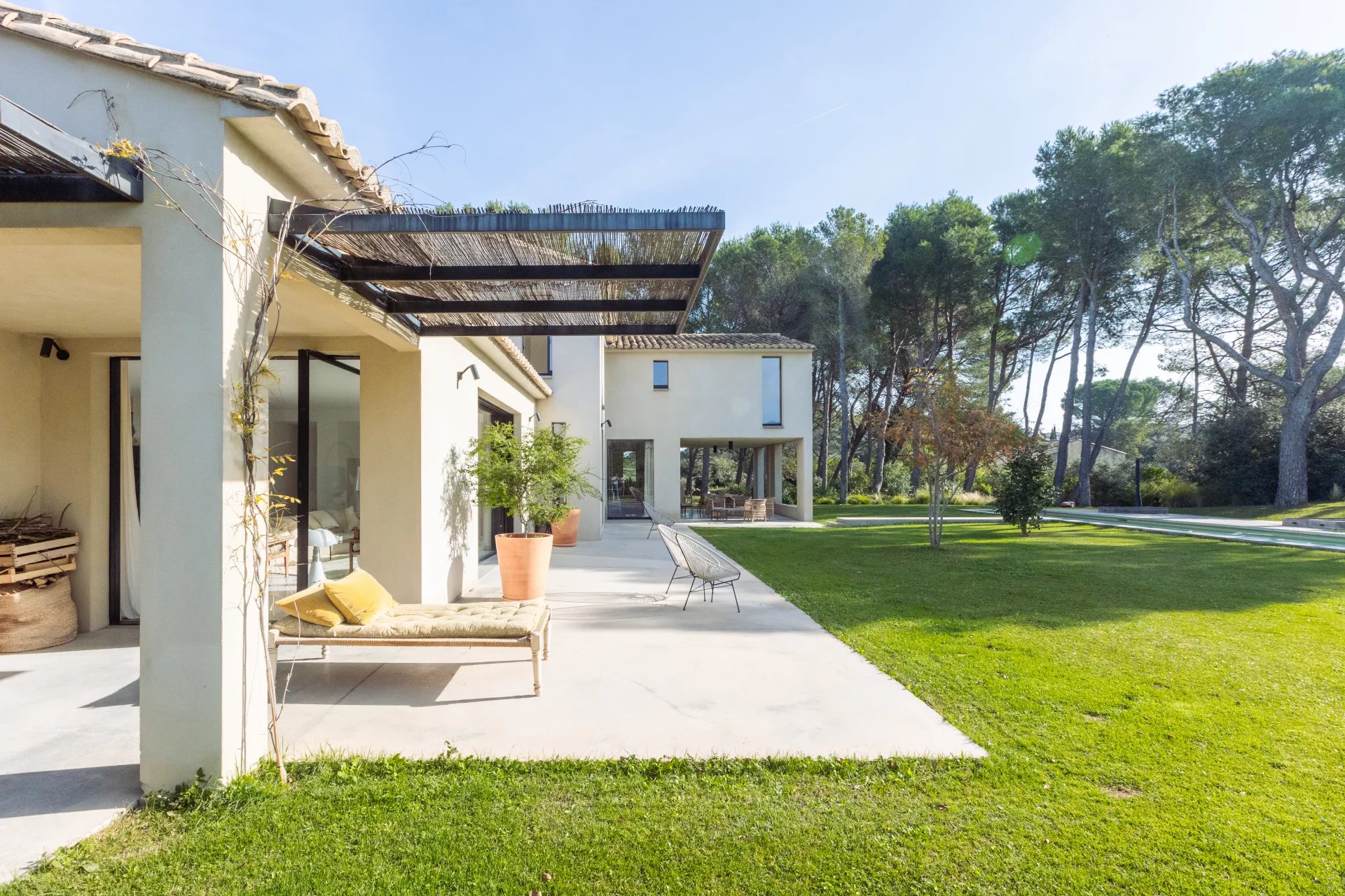 15028101-85421260-10