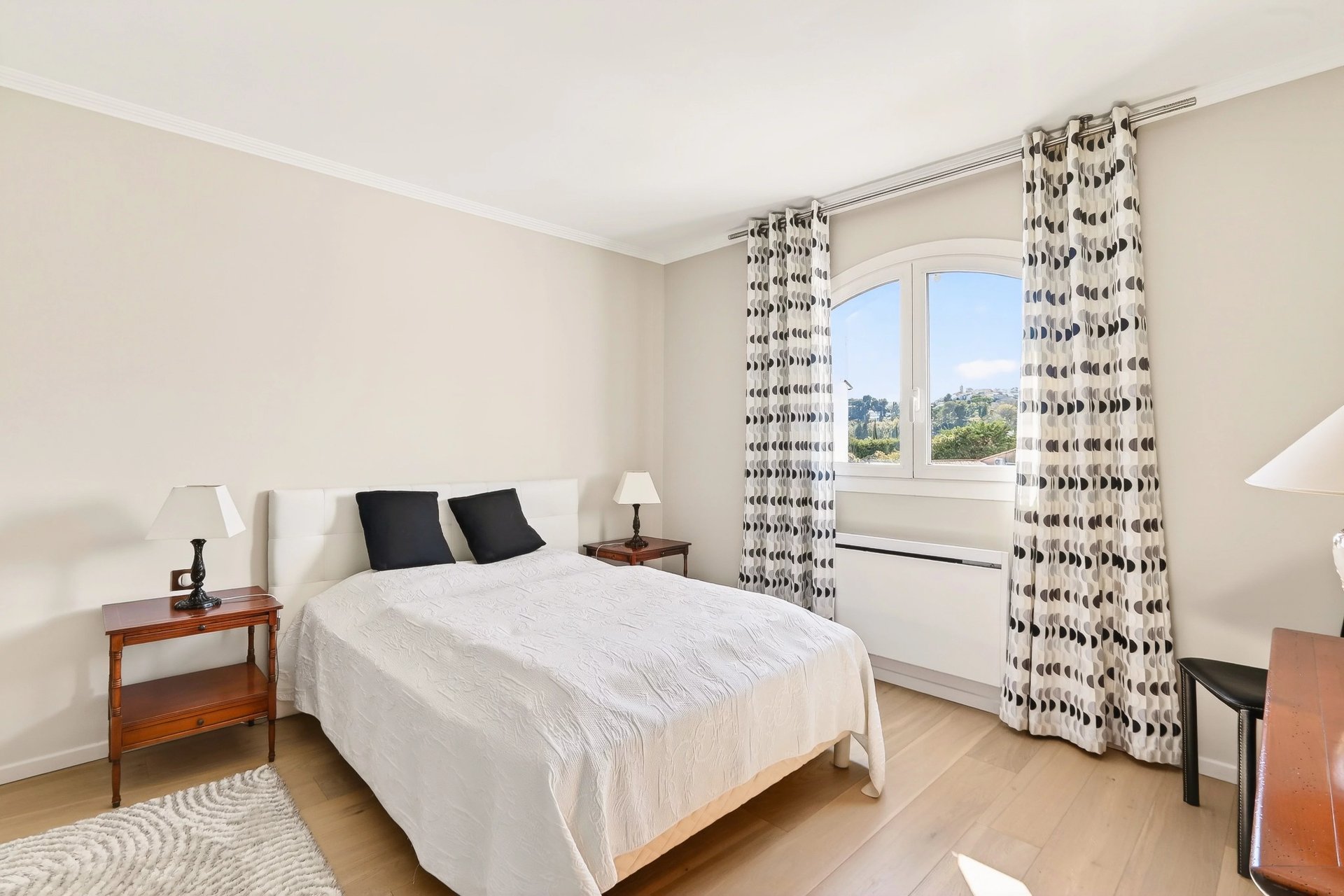 15245626-86835355-10