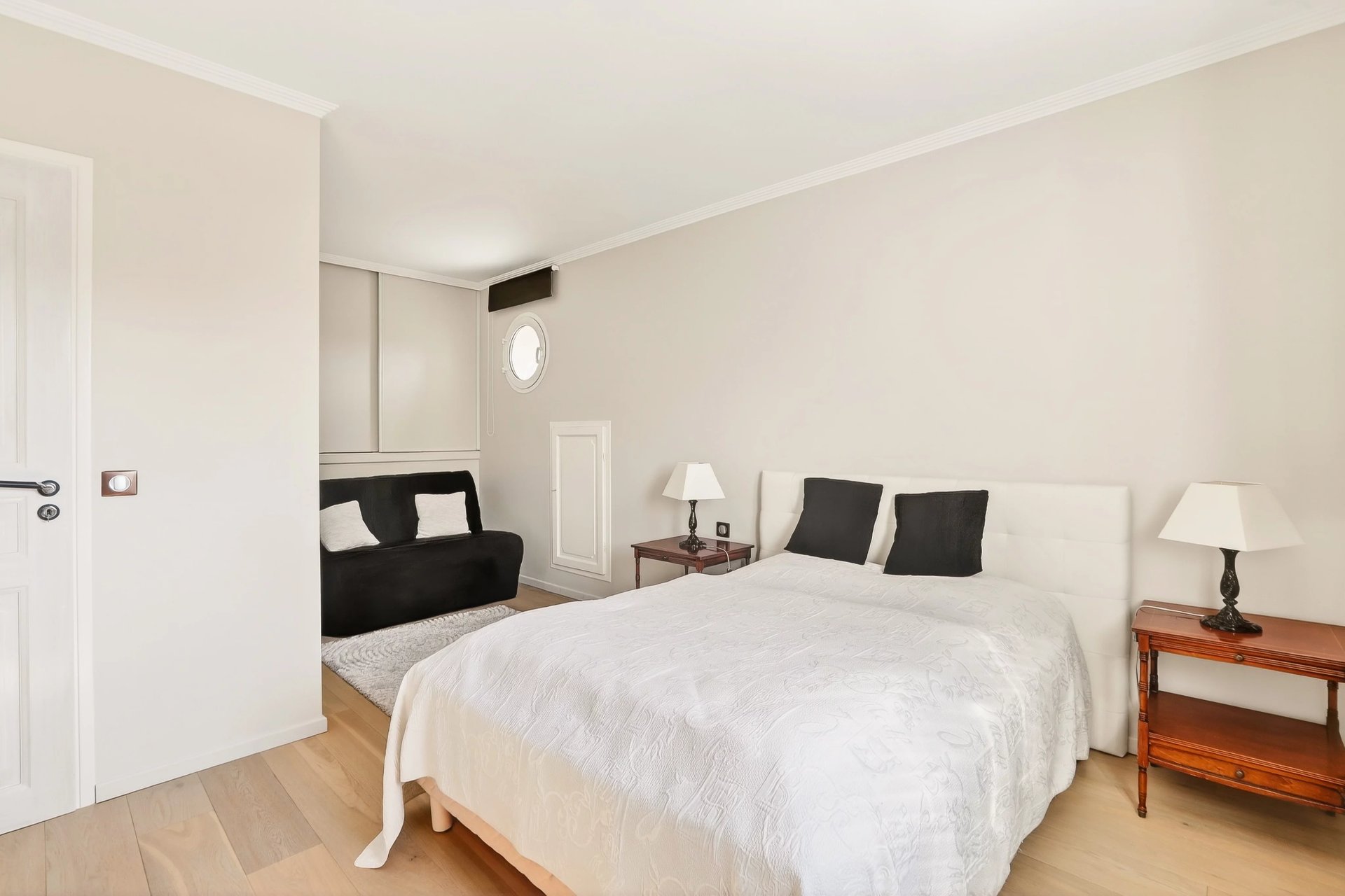 15245626-86835355-11